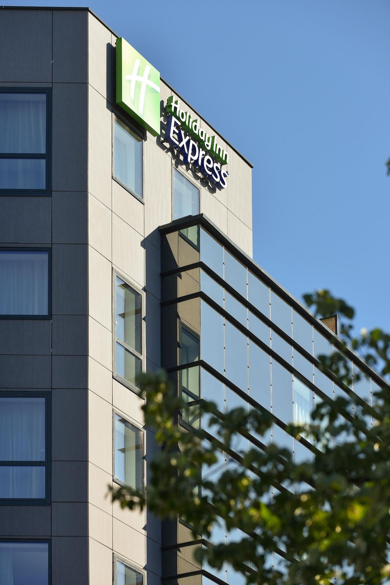 Vista Exterior Holiday Inn Express Rouen