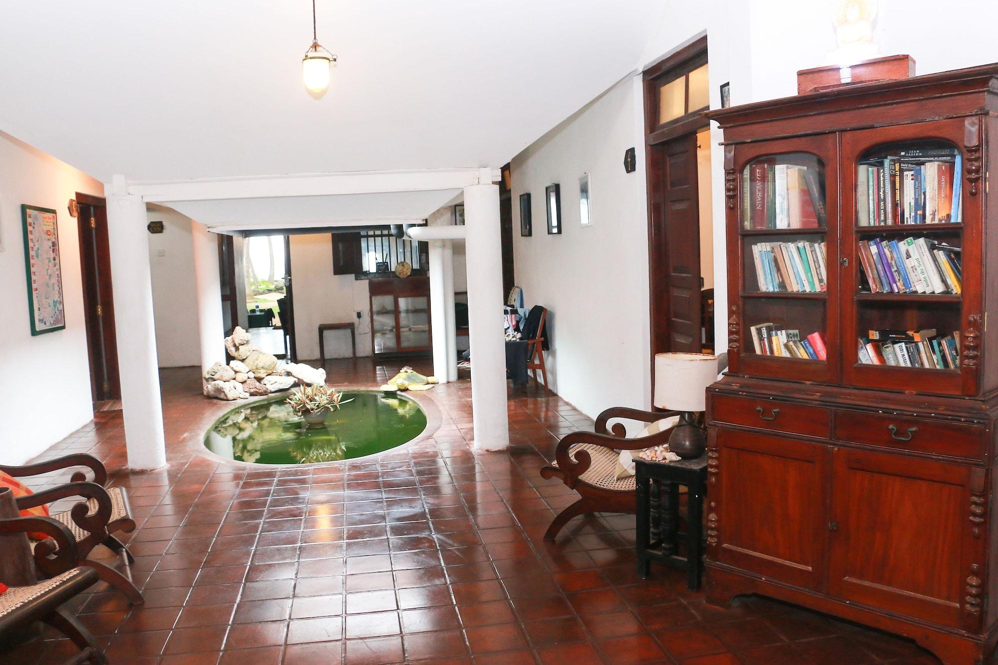 Vista Lobby Turtles Rest and Curry Bowl