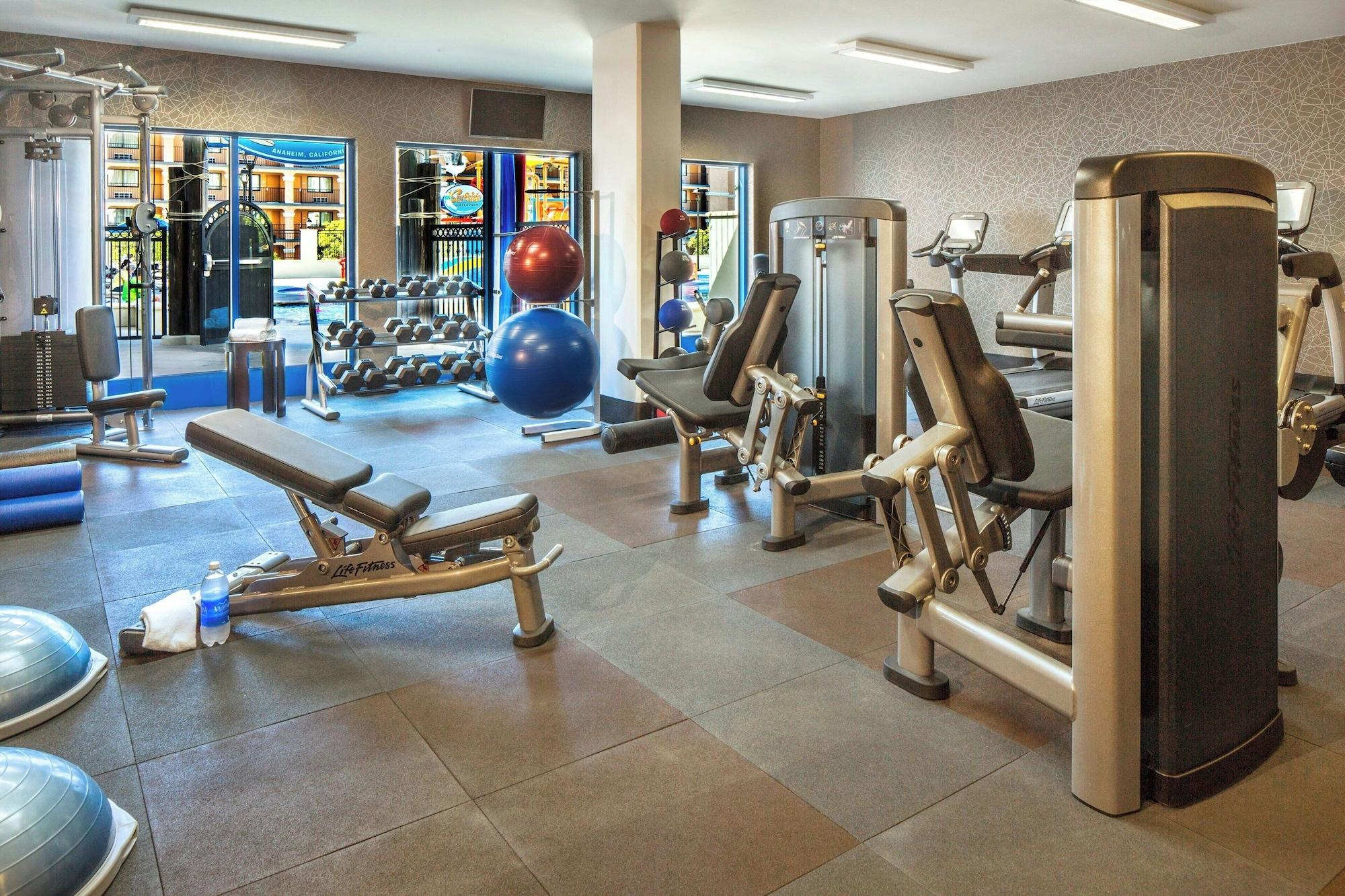 Gimnasio Courtyard by Marriott Anaheim Theme Park Entrance