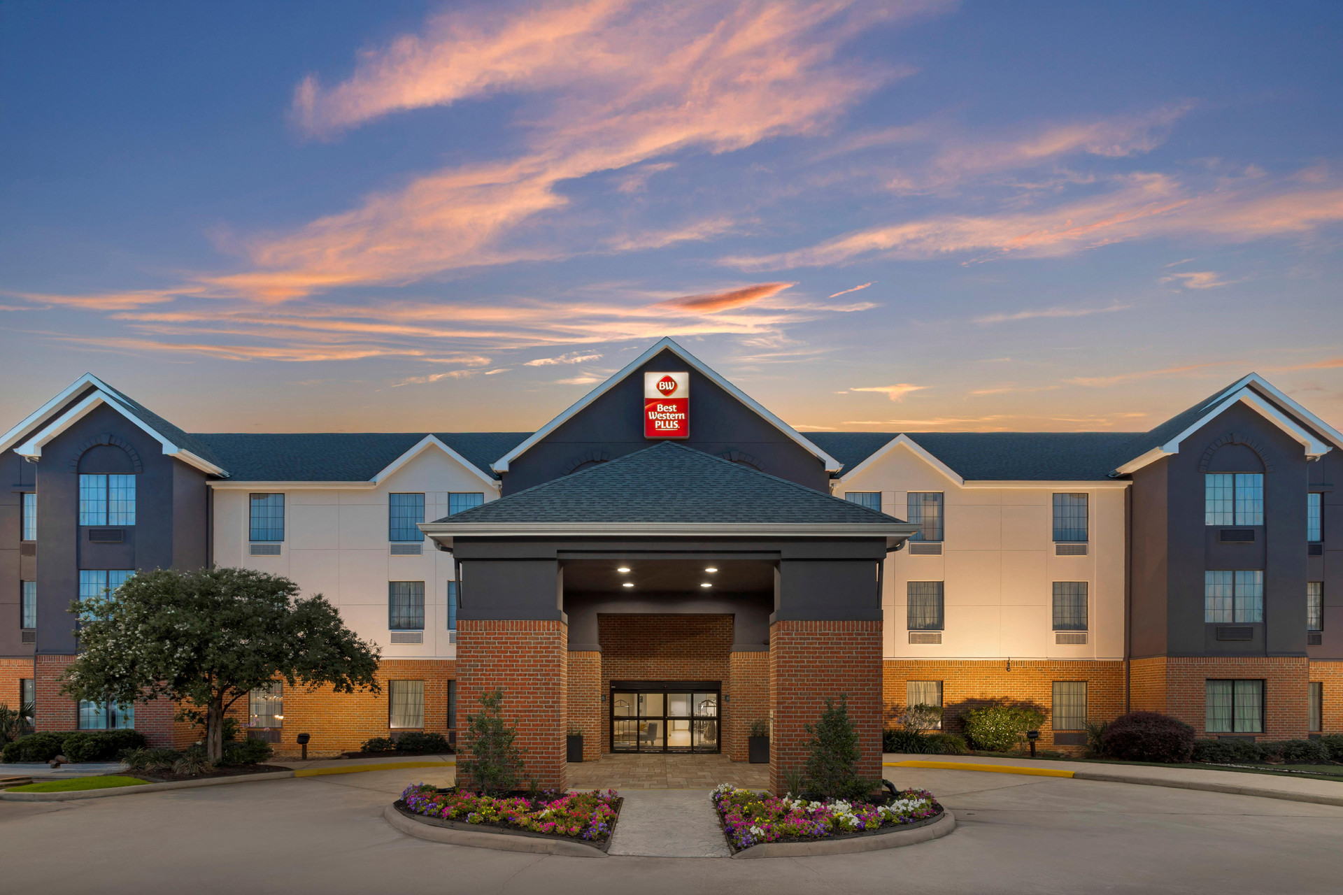 Vista Exterior Best Western Plus Executive Hotel & Suites