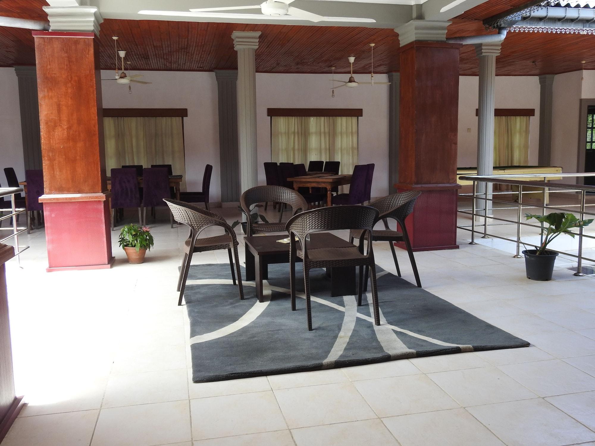 Vista Lobby Paradise Inn