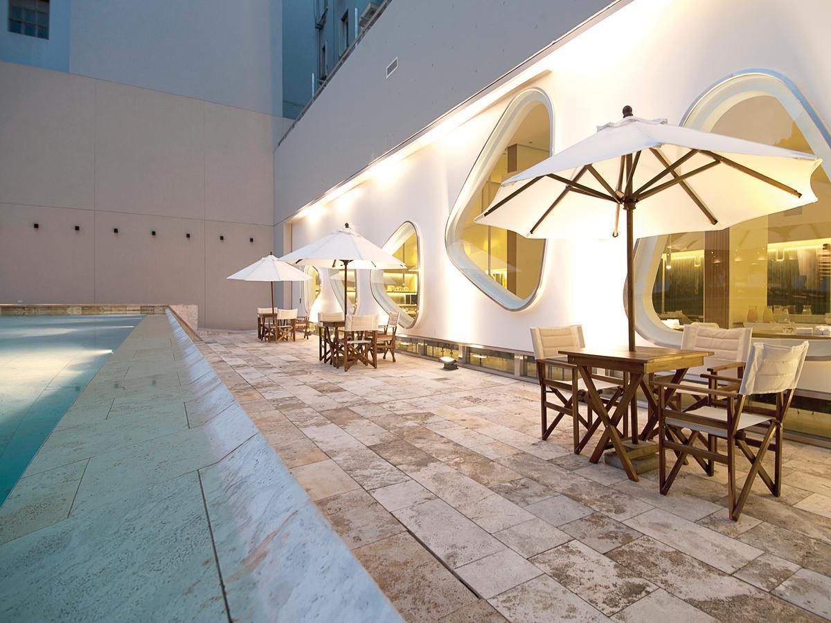 Vista Piscina Dazzler by Wyndham Recoleta