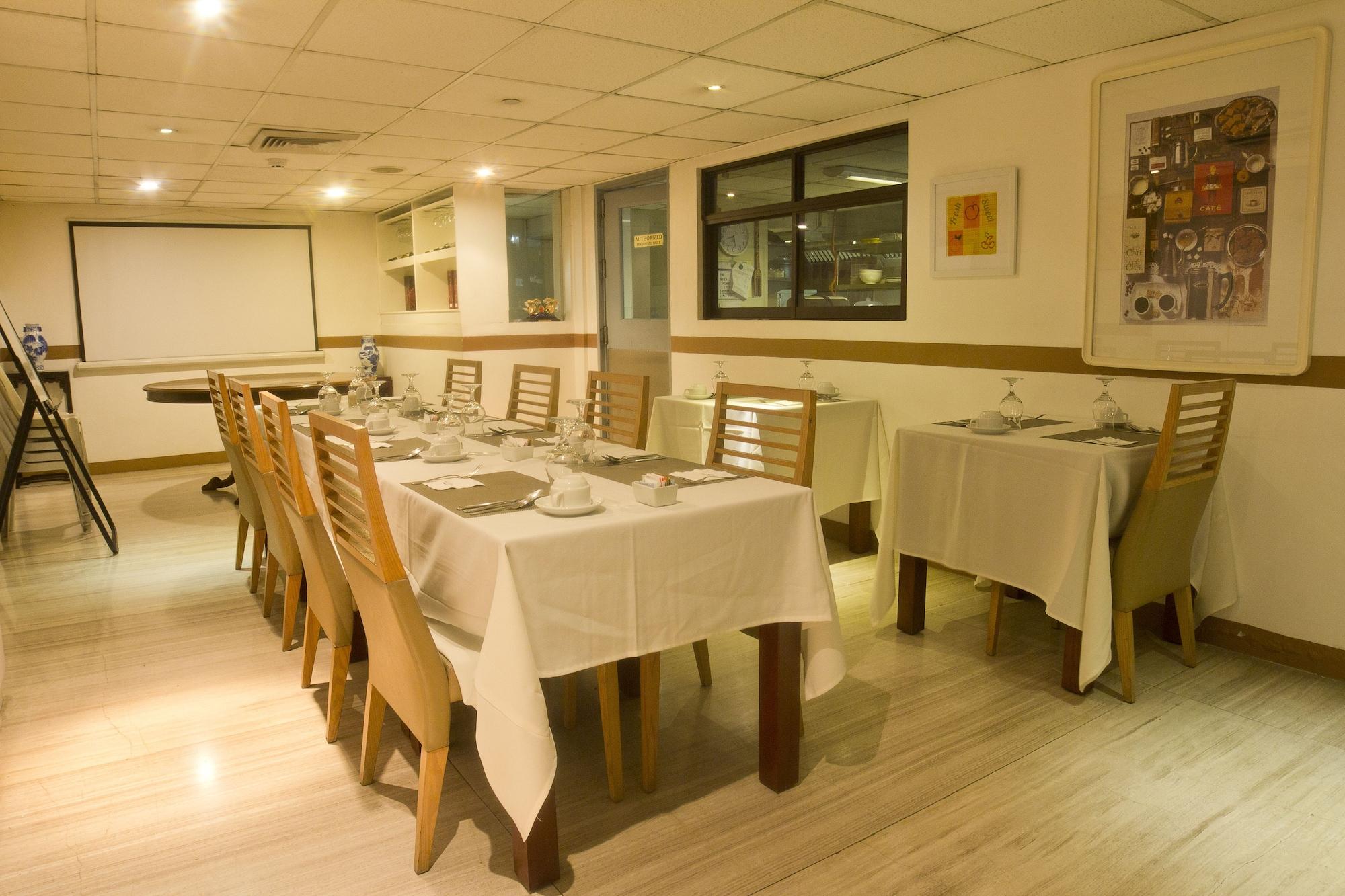 Sala de Reuniones The E-Hotel Makati