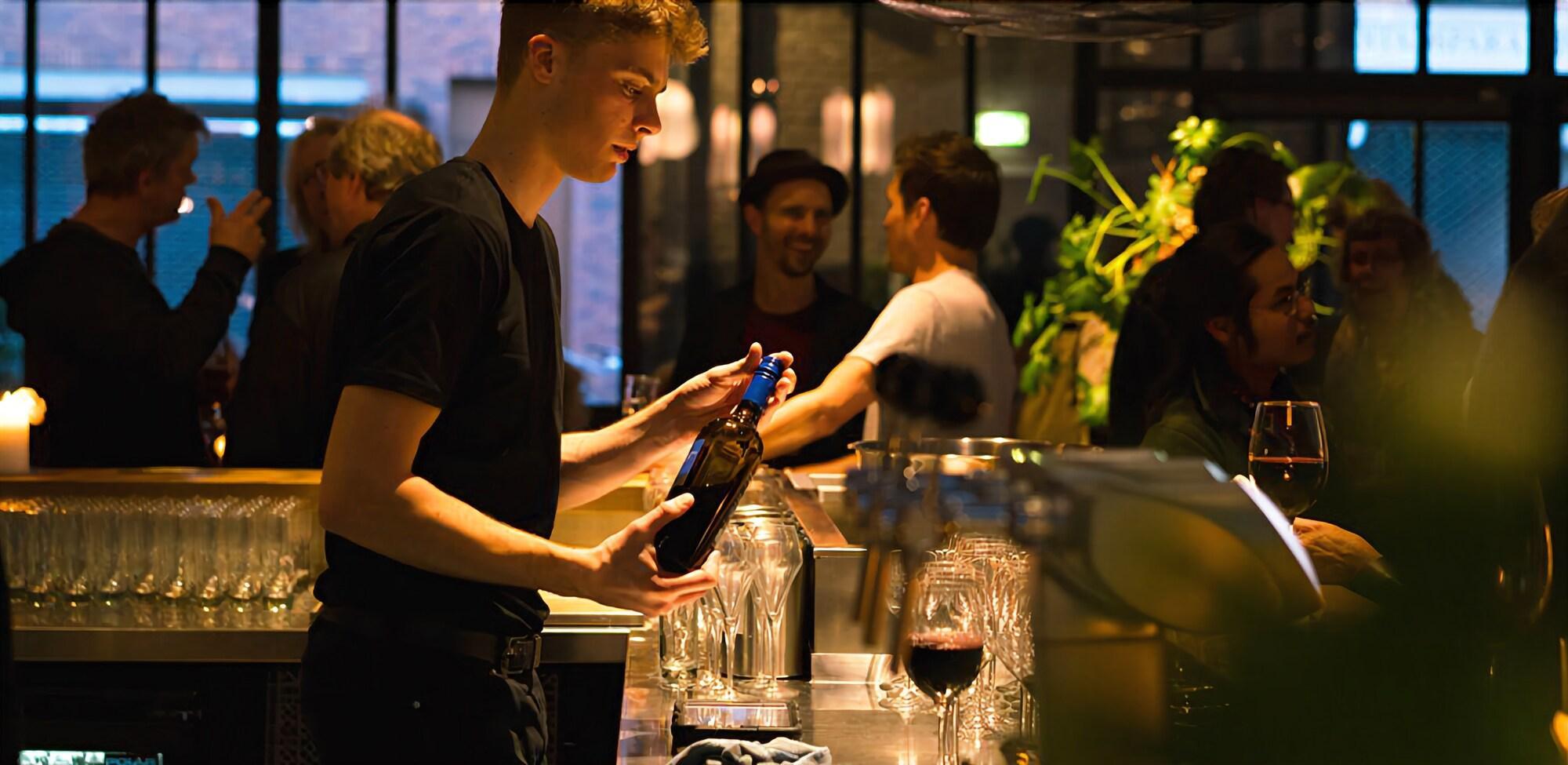 Bar/Salón Hotel Kazerne