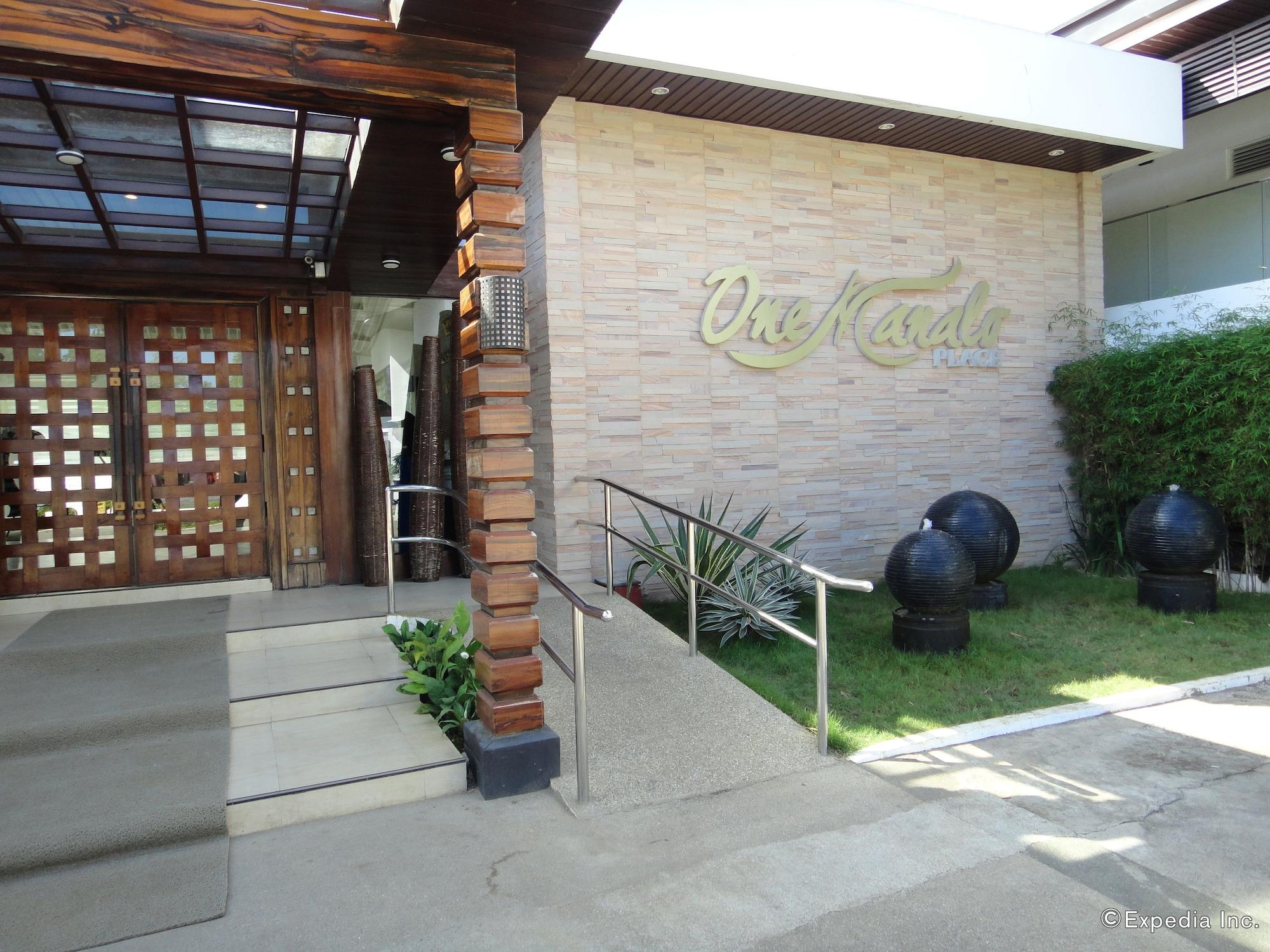 Vista Exterior One Manalo Place