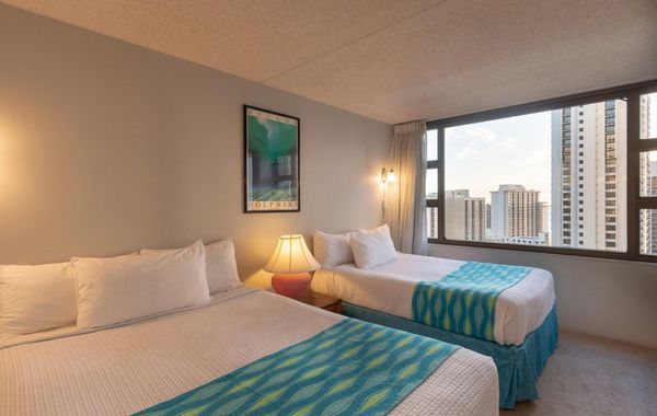 Updated Waikiki Condo with Mountain Views - 22nd floor, Free parking & WiFi