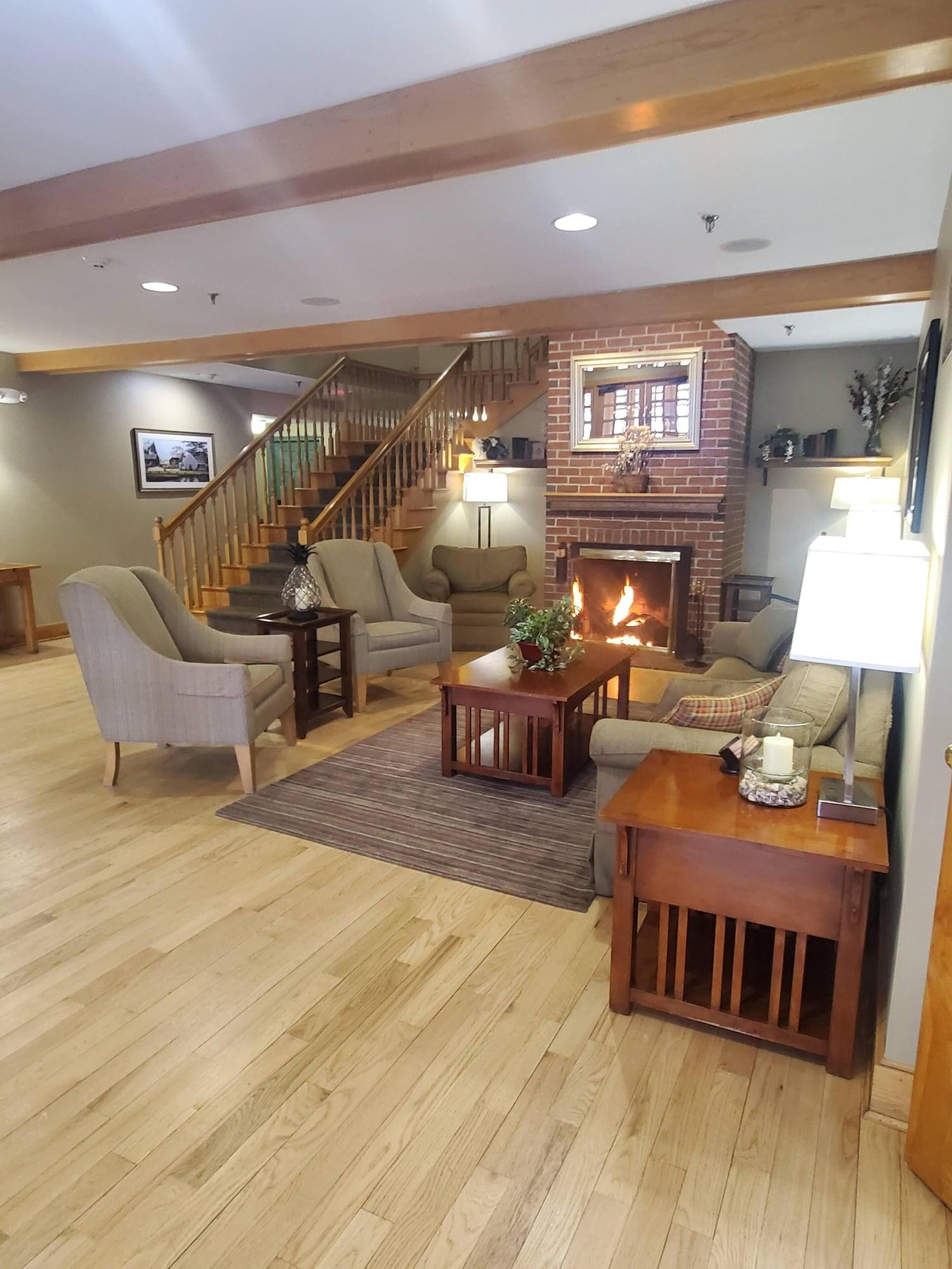 Vista Lobby Country Inn at The Mall