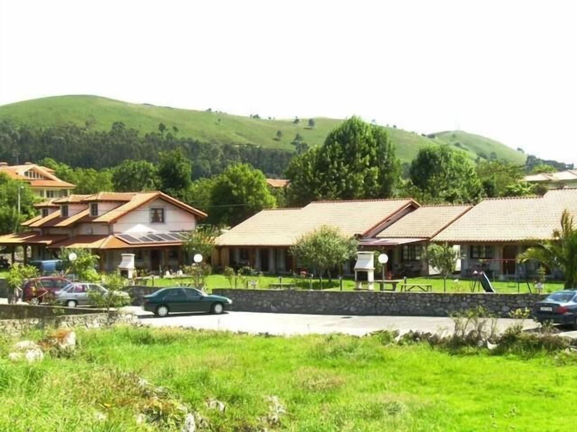 Varios Picu Castiellu Aparthotel