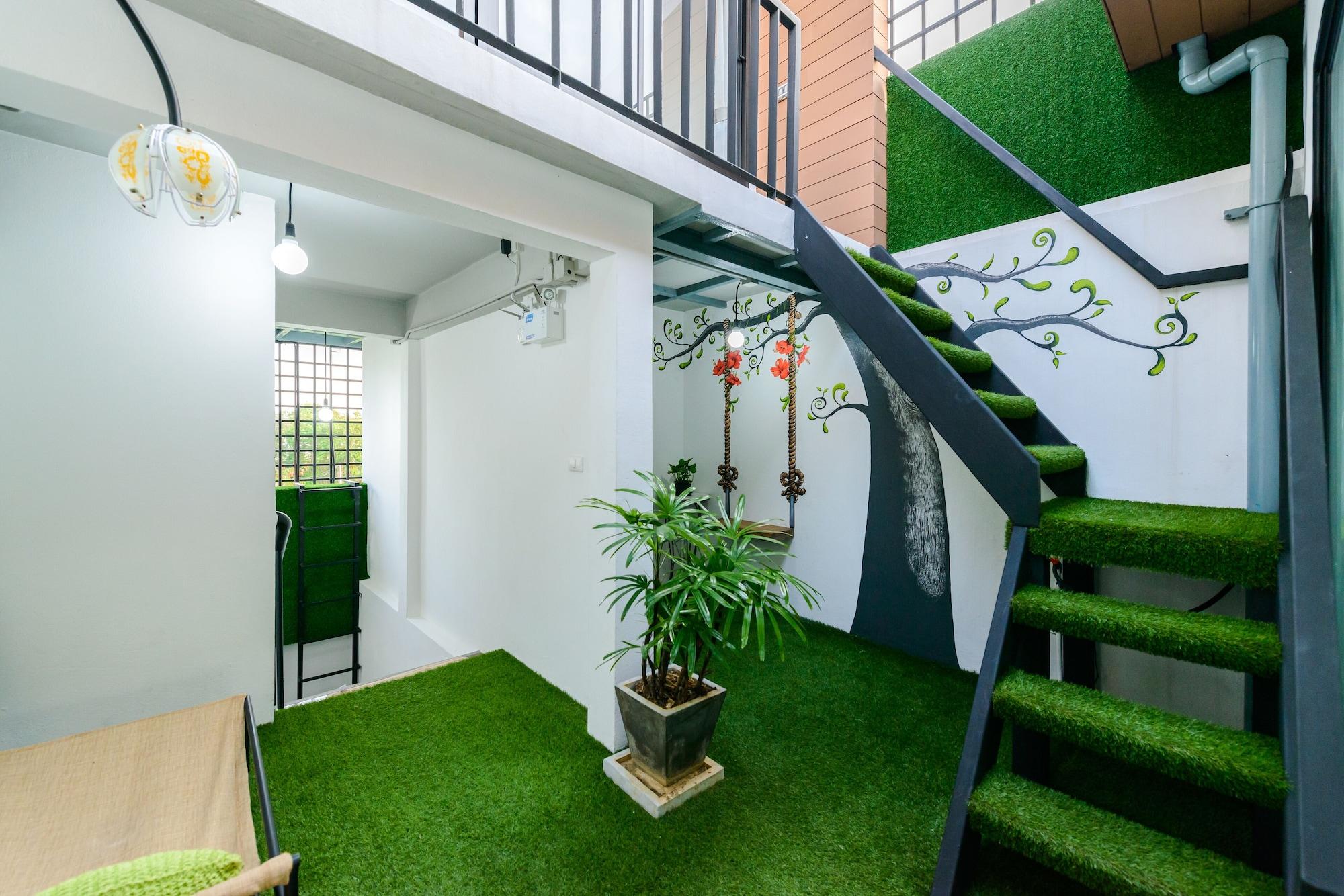 Varios Eco Hostel Phuket