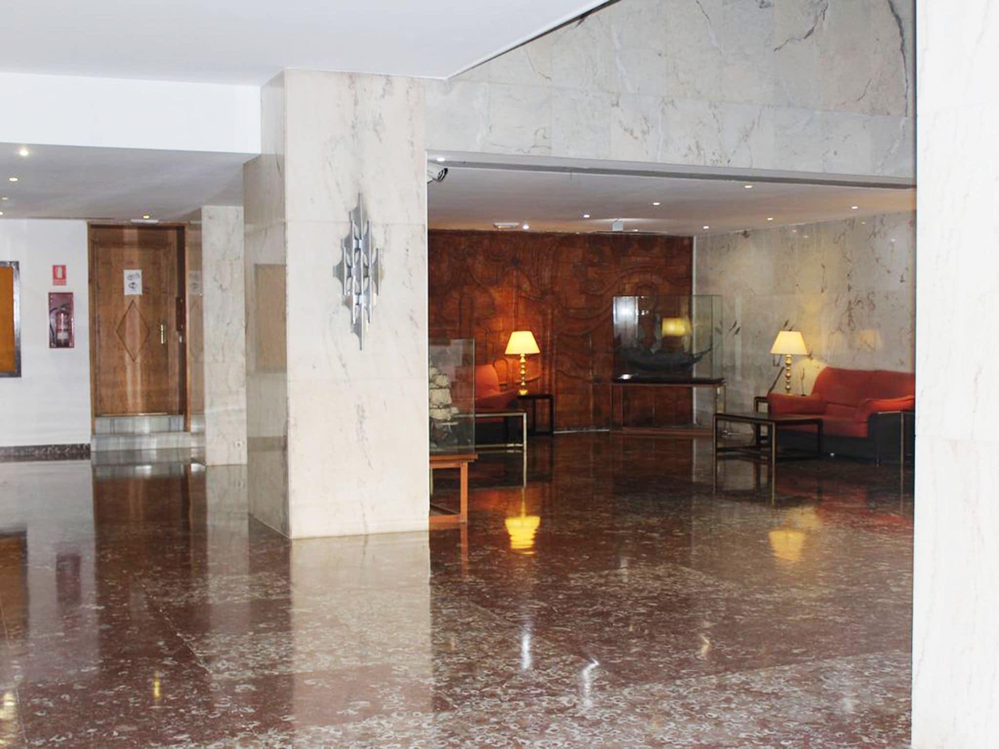 Vista Lobby Waterfront Santa Clara Apartments