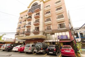 Alojamiento - RedDoorz Plus near Johnson and Johnson Paranaque