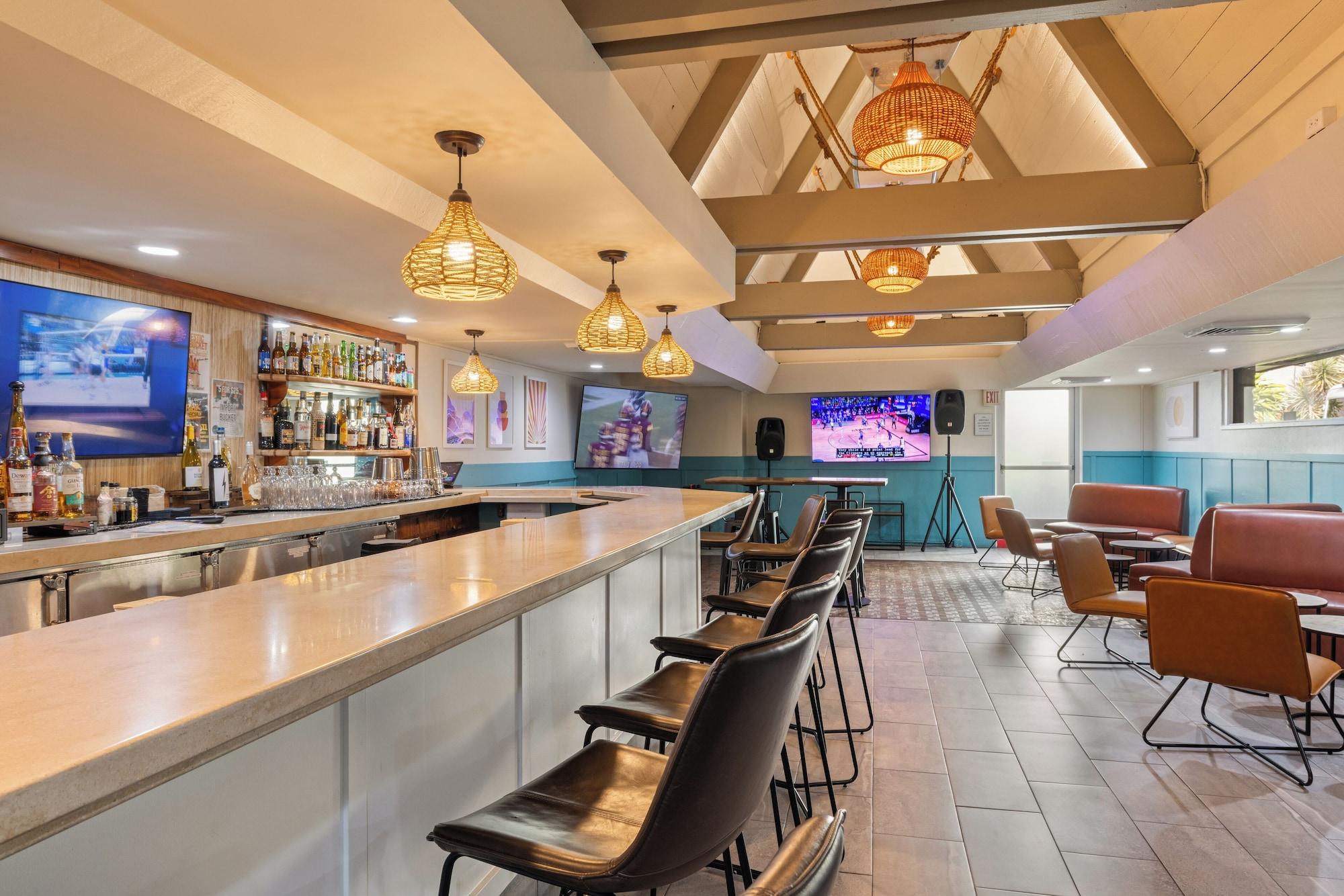 Restaurant Pacific Marina Inn Airport Hotel