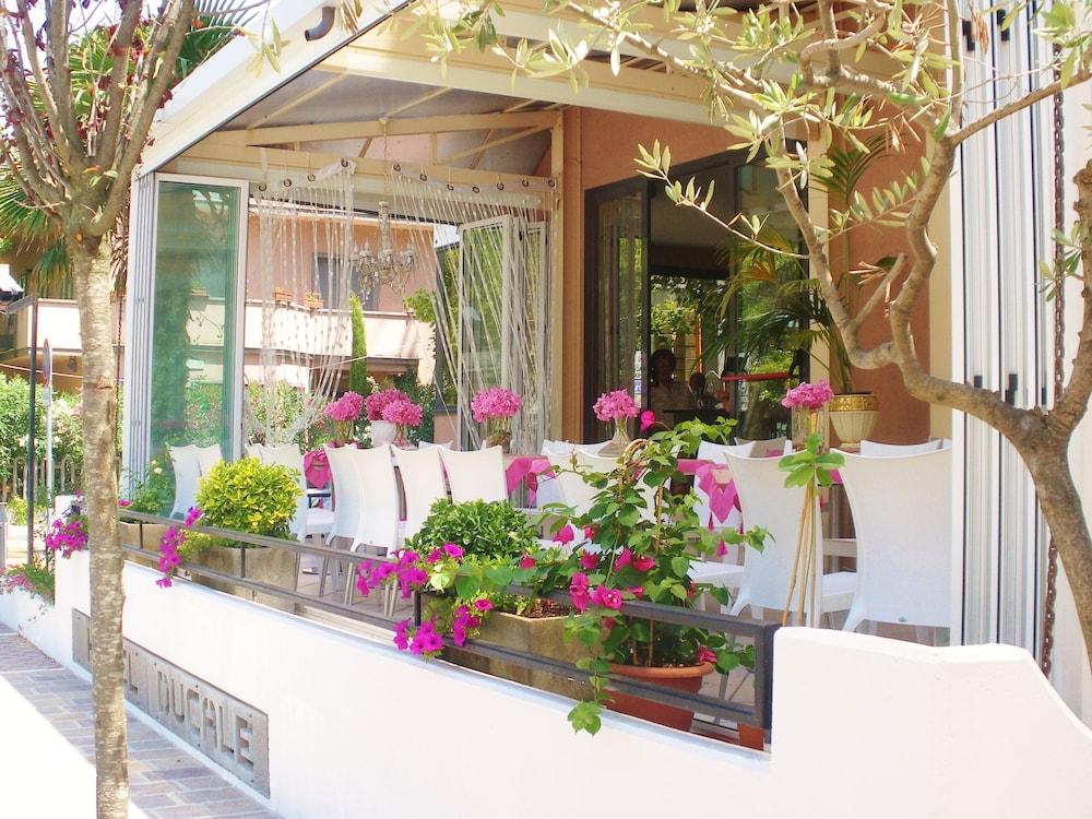 Varios Hotel Ducale