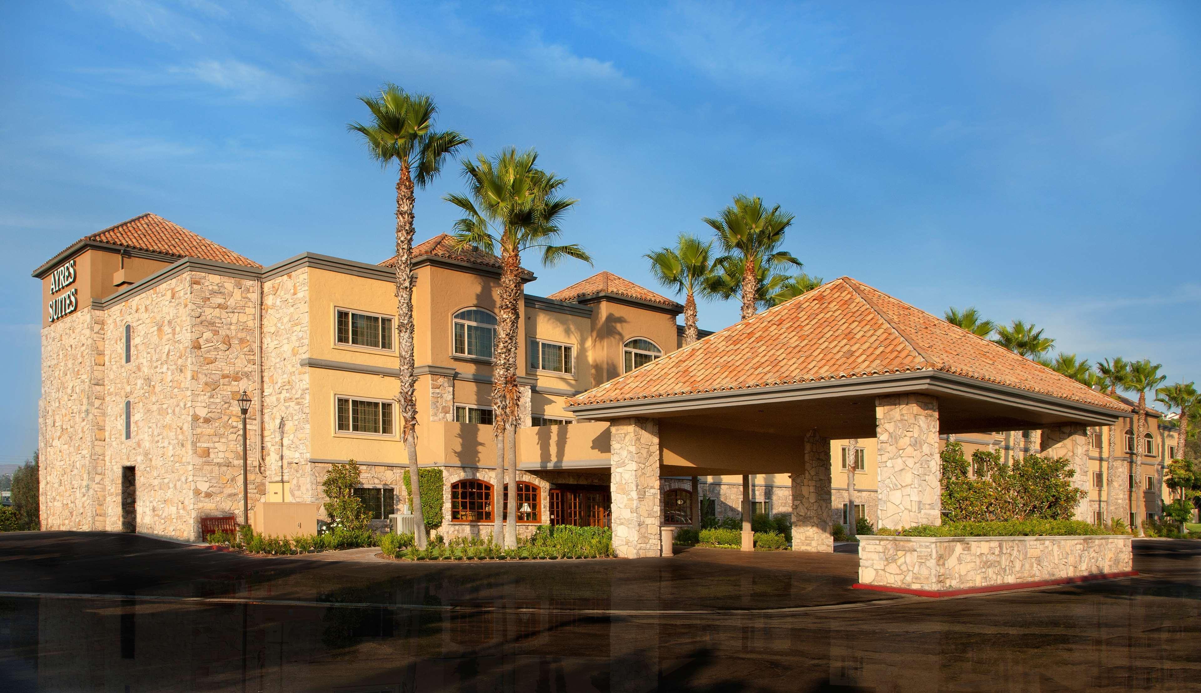 Vista Exterior Ayres Suites Diamond Bar