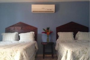 Alquiler Vacacional - La Delphina Bed and Breakfast Bar and Grill Family Room