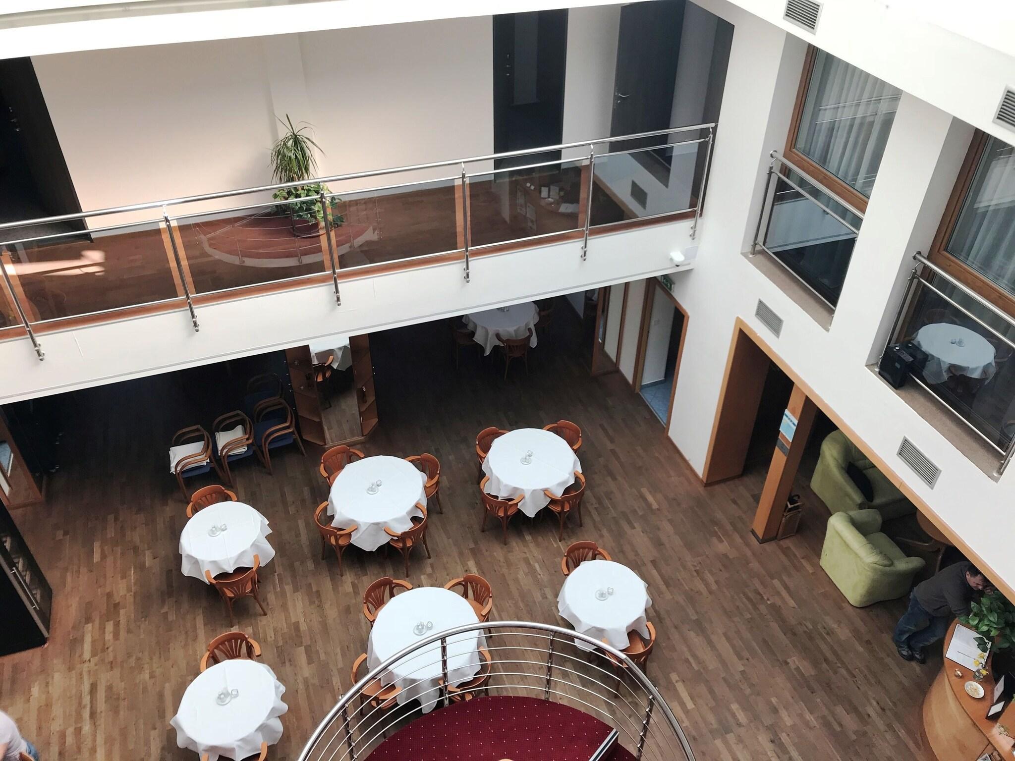 Vista Lobby Hotel Atrium