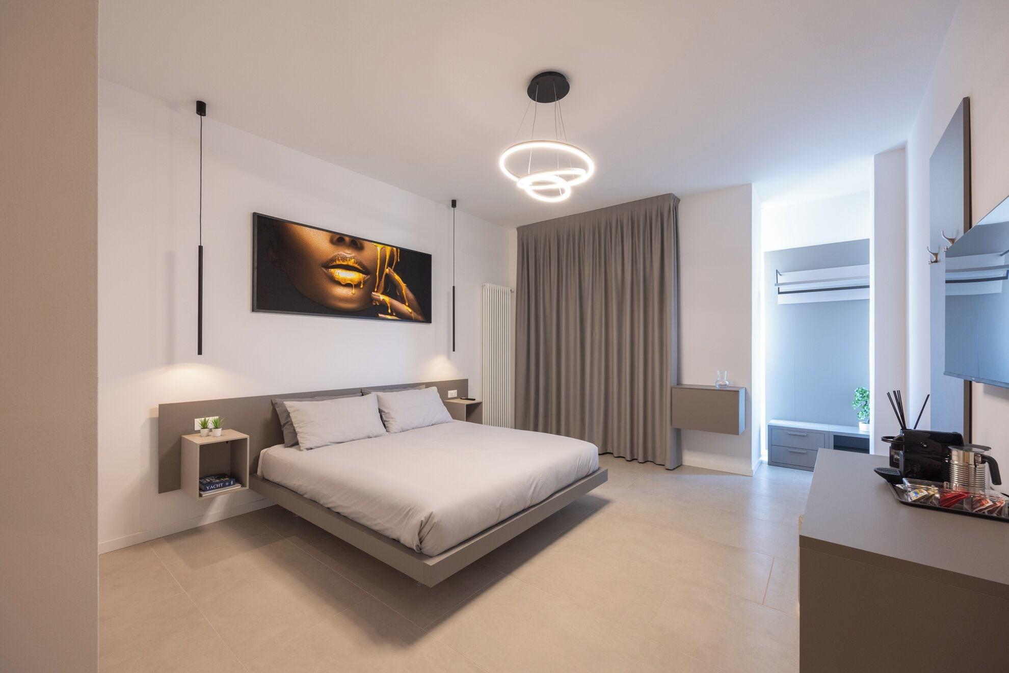 Varios Luxury Station Suite