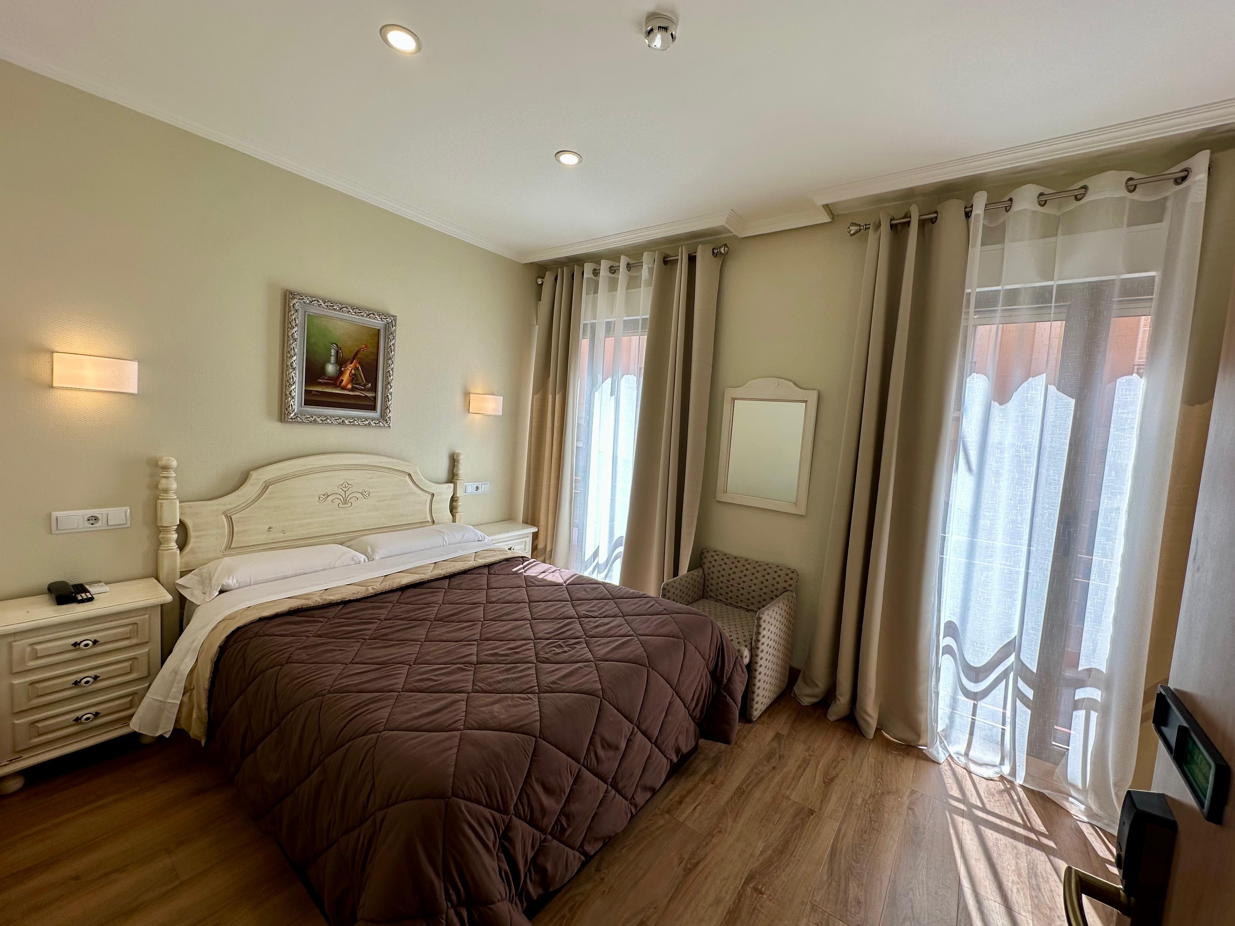 Vista Exterior Hostal Toledo