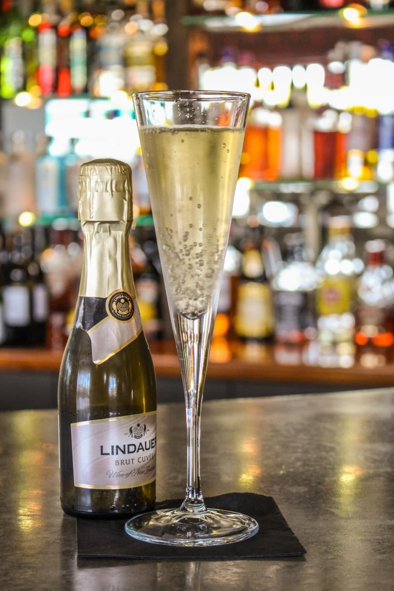 Bar/Salón Beachcomber Lodge & Backpacker