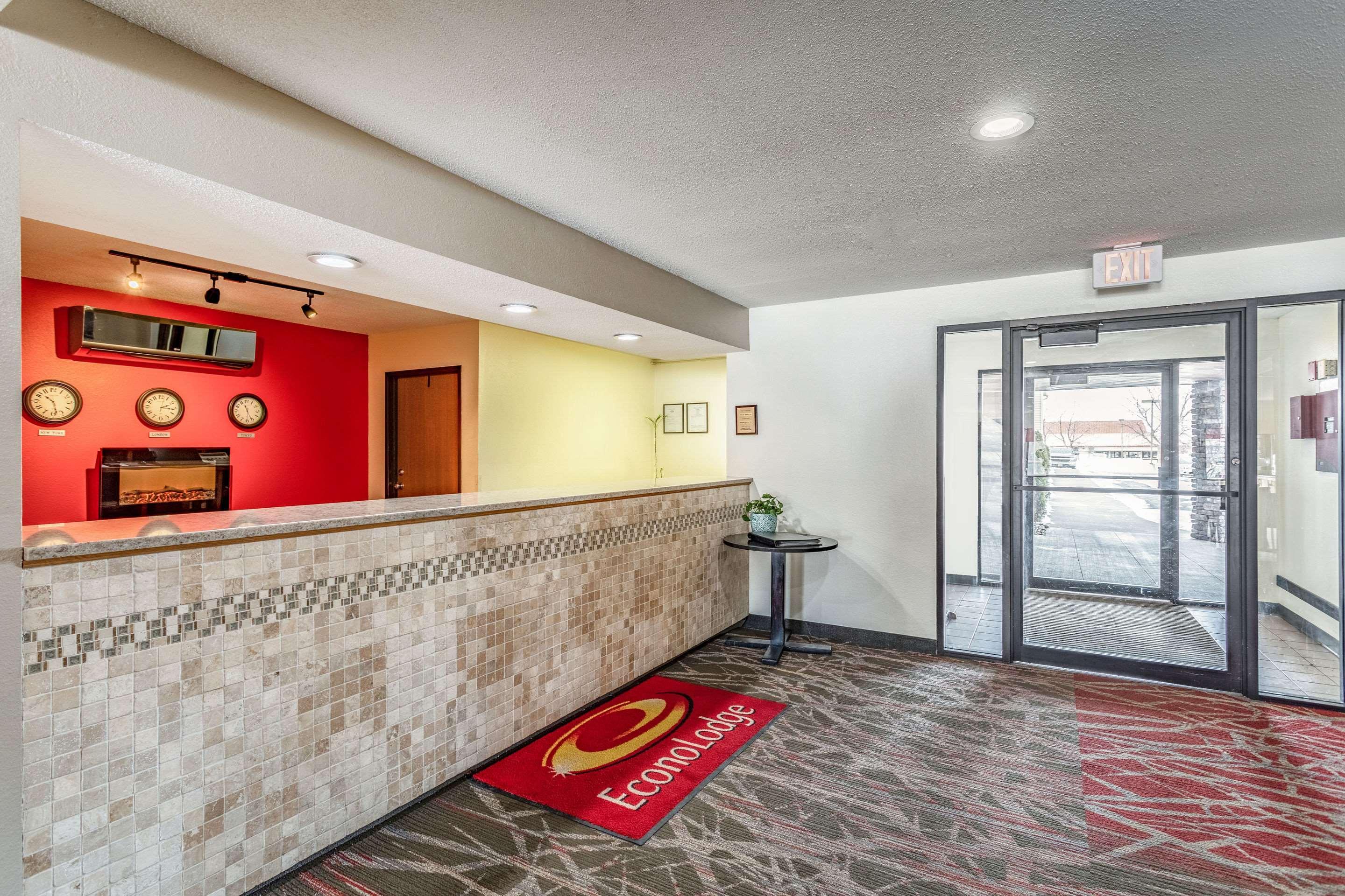 Vista Lobby Econo Lodge Ithaca Area