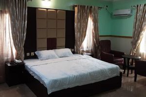 Alojamiento - Royal City Dubai Hotel & Suites