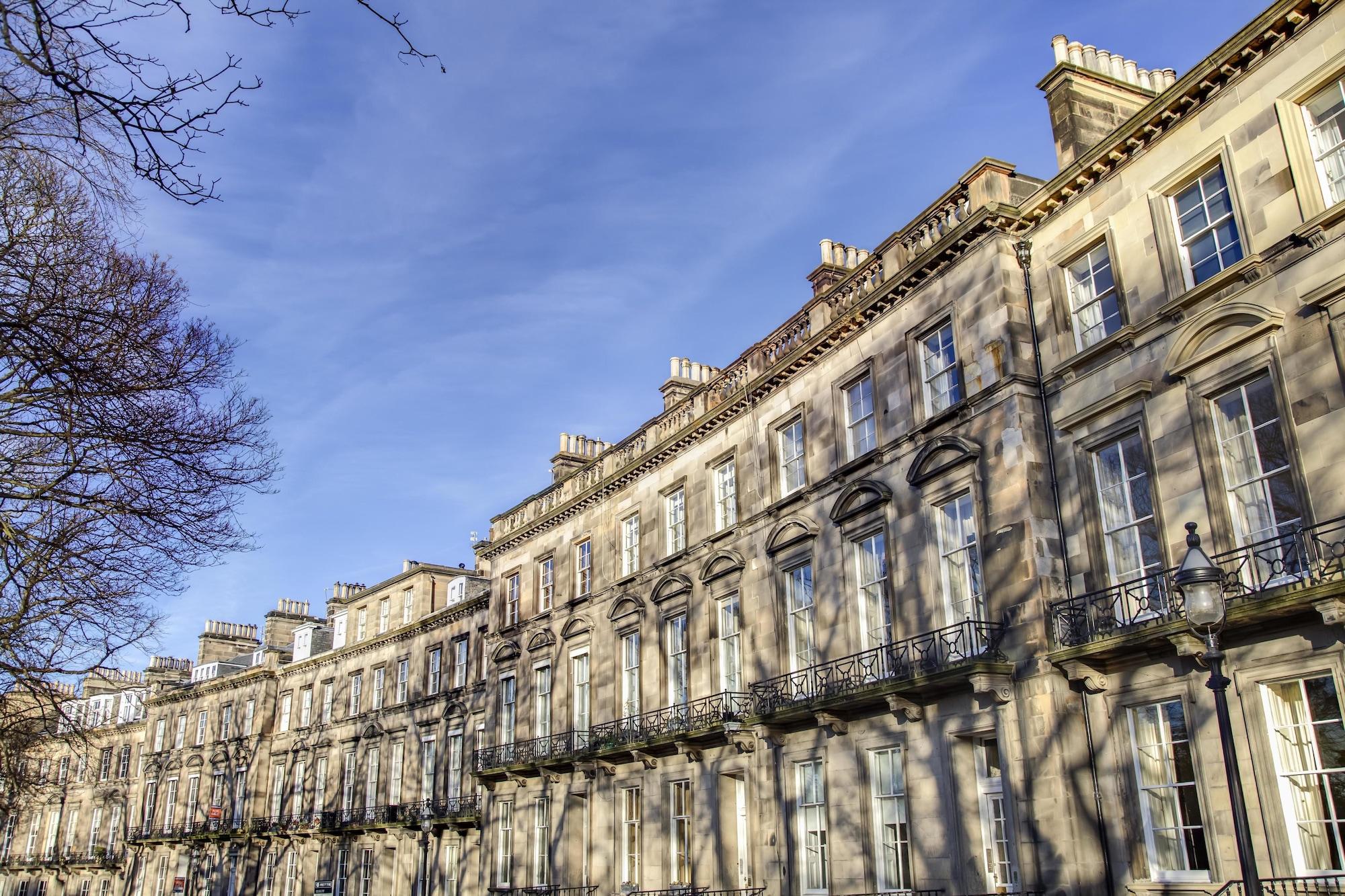 Varios Clarendon Luxury Apartments