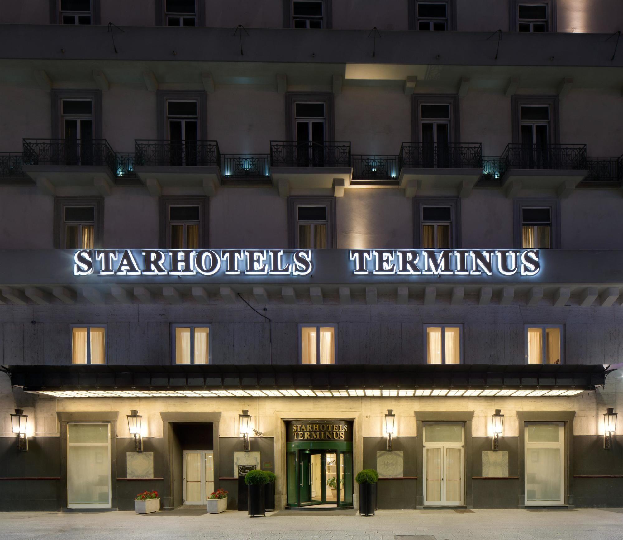 Vista da fachada Starhotels Terminus