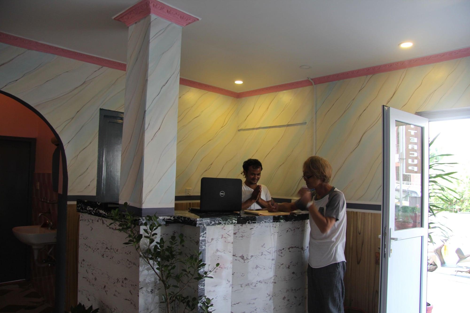 Vista Lobby Hotel Butter Cup