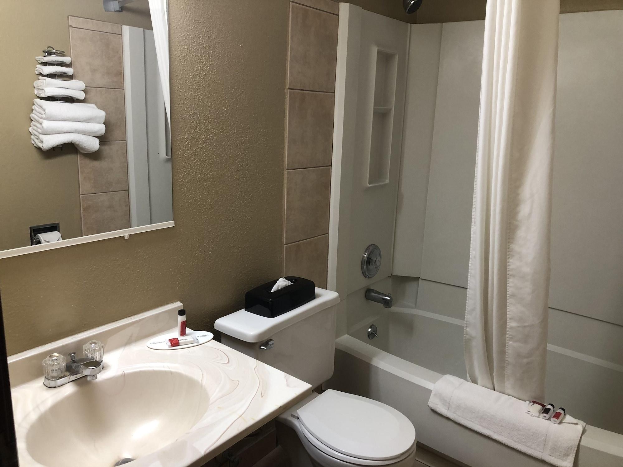 Equipamiento de Habitación Super 8 by Wyndham Crystal Lake
