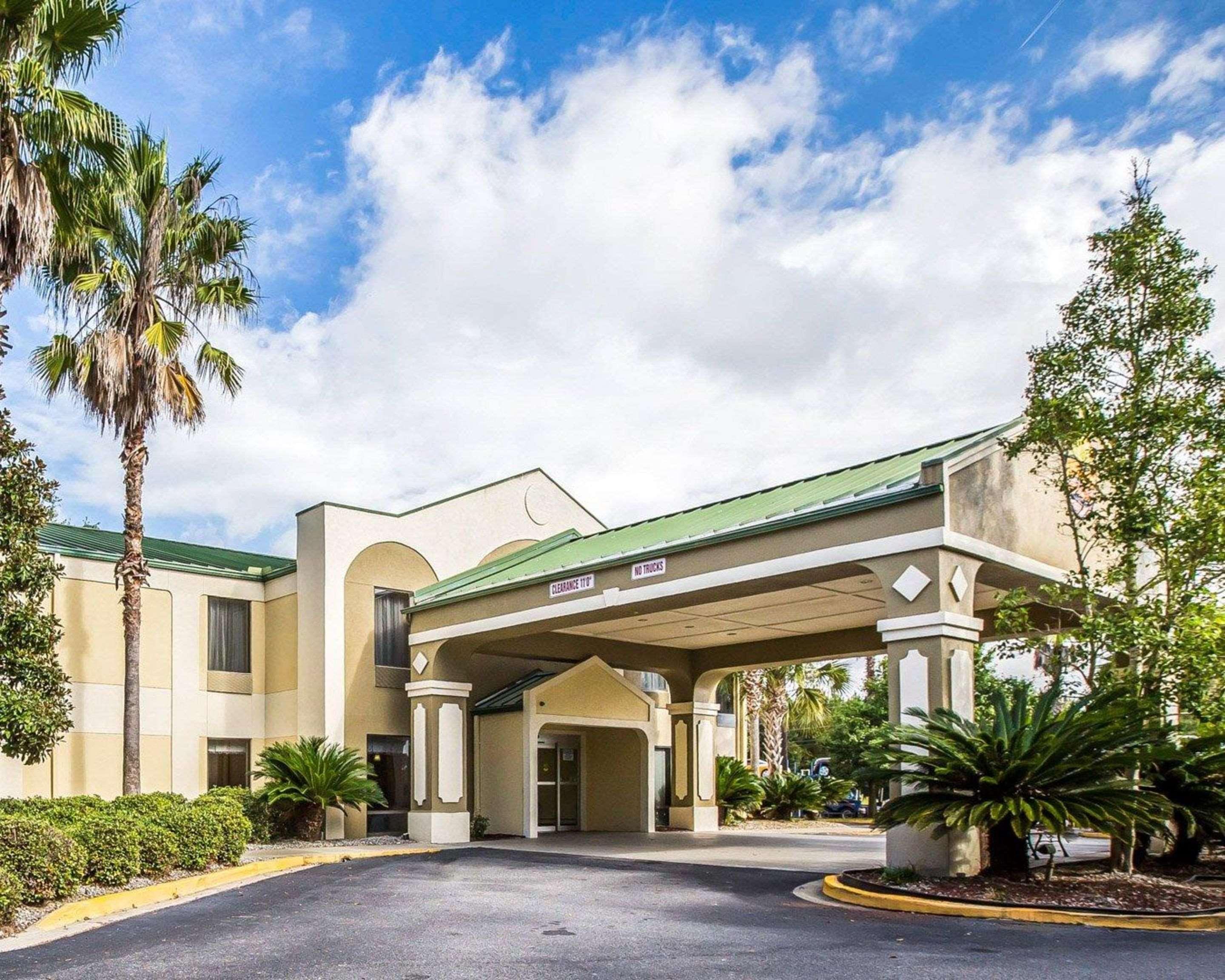 Vista Exterior Quality Inn Darien - North Brunswick
