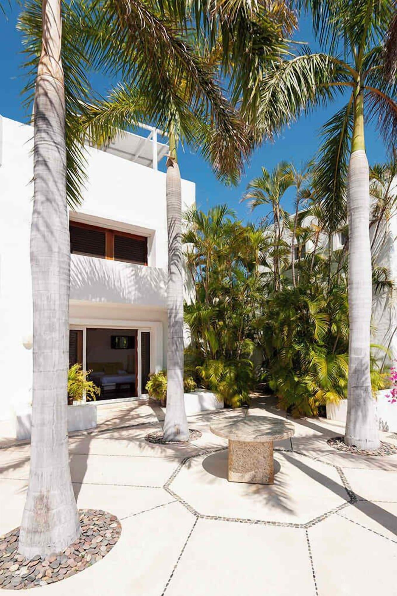 Vista Exterior Isabela Ixtapa