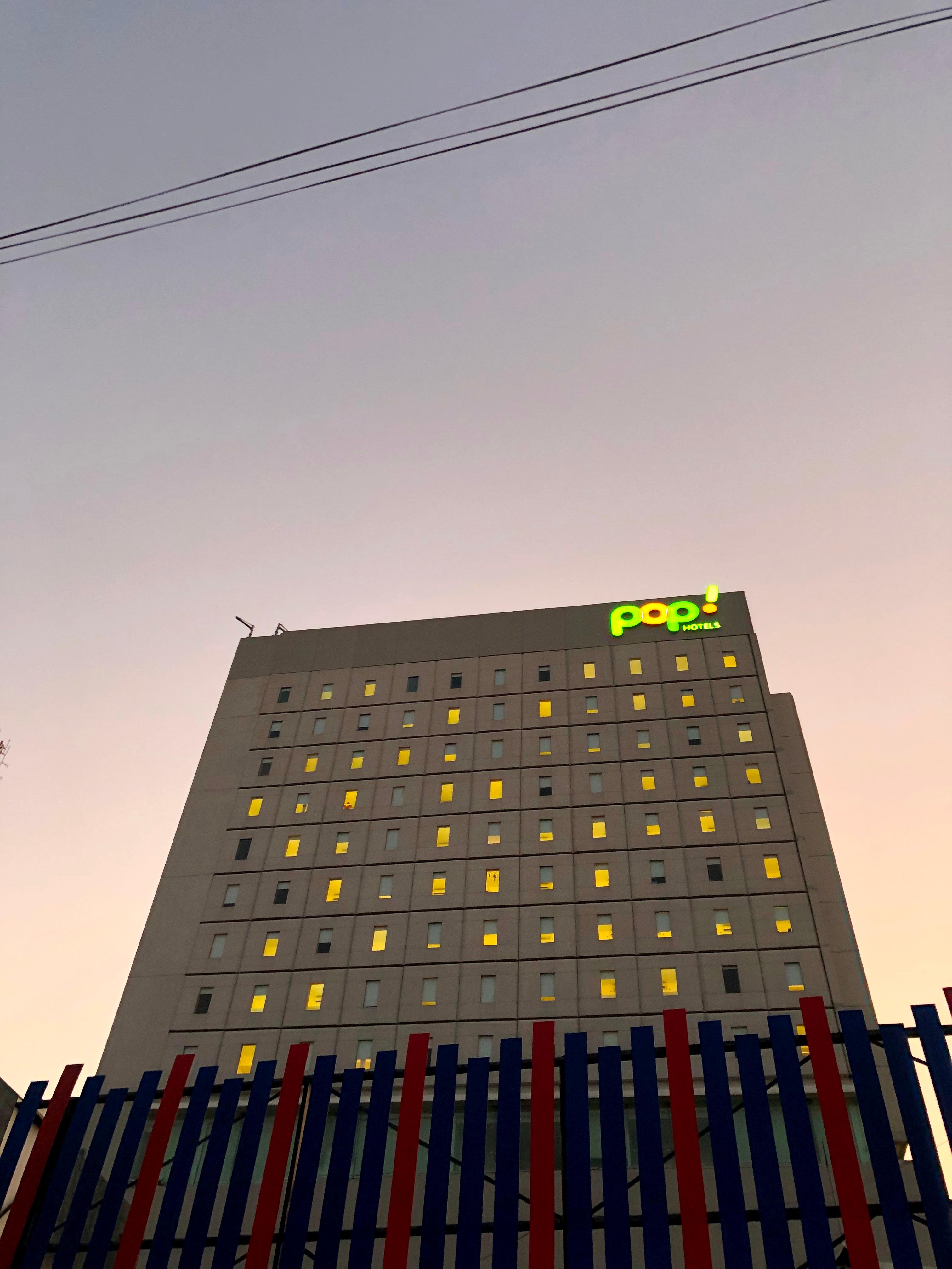 Vista Exterior Pop! Hotel Gubeng Surabaya