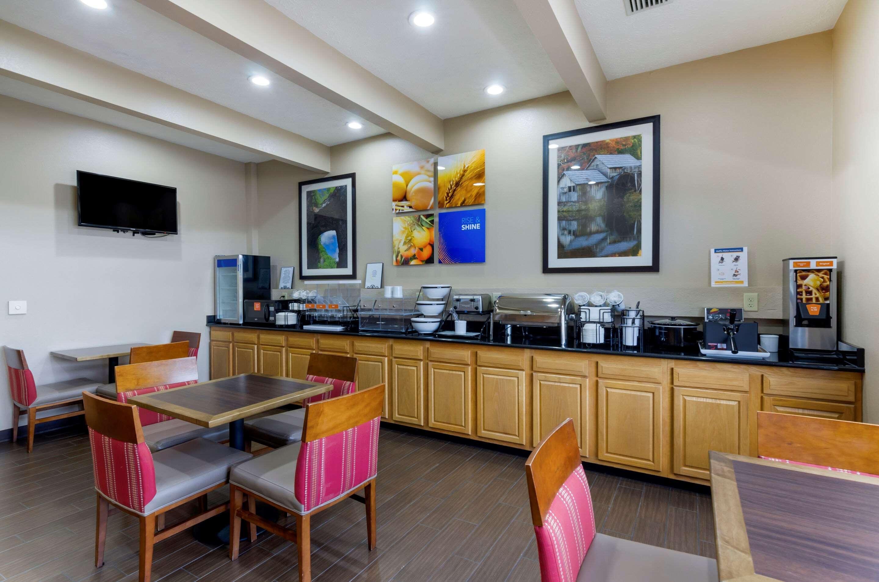 Restaurant Comfort Inn Atkins-Marion I-81