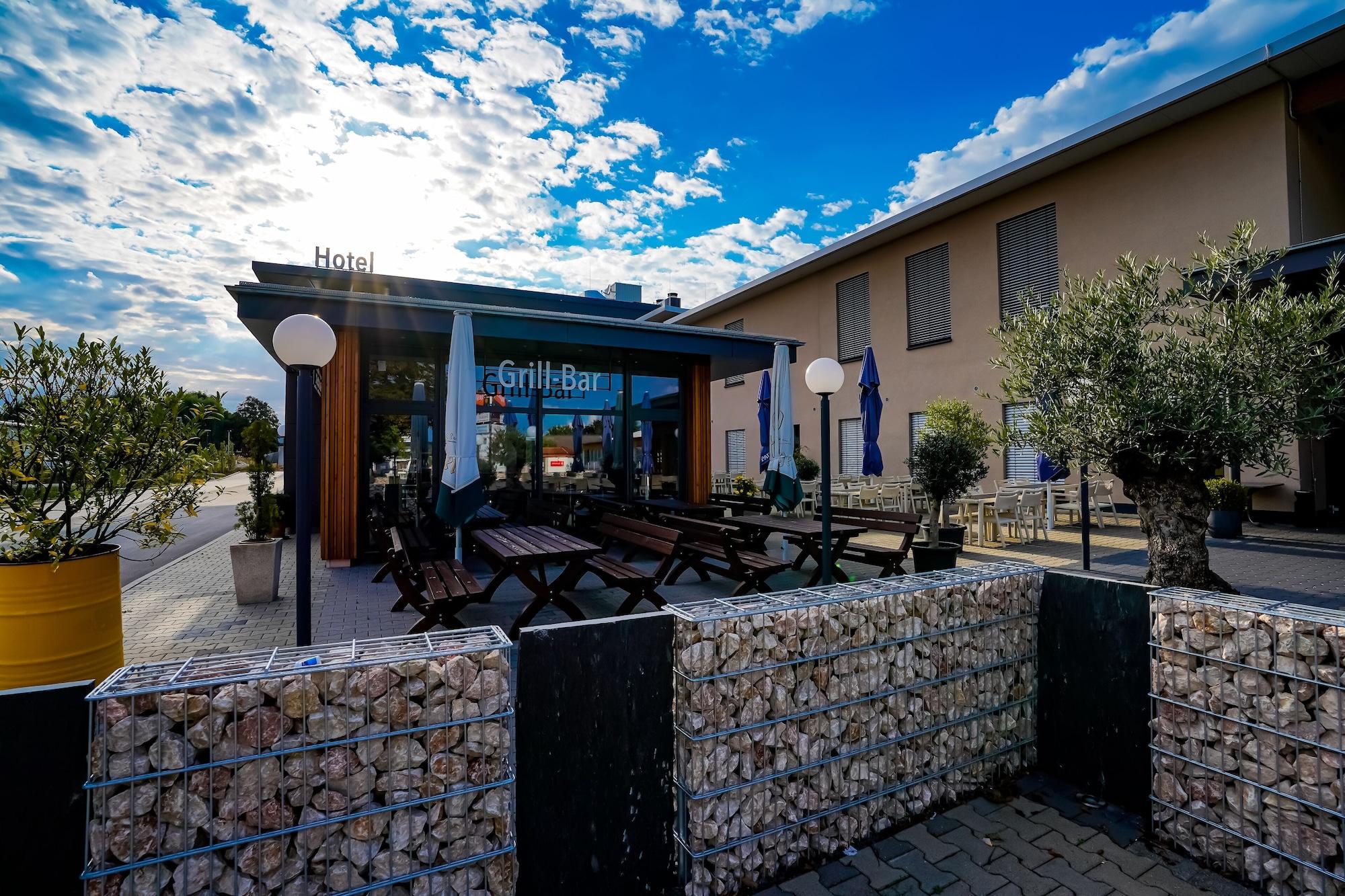 Vista Exterior Hotel Viktorosa