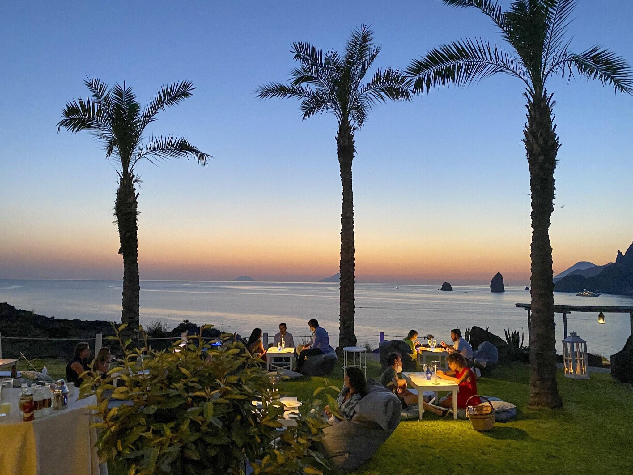 Restaurant Therasia Resort Sea & Spa - The Leading Hotels of the World
