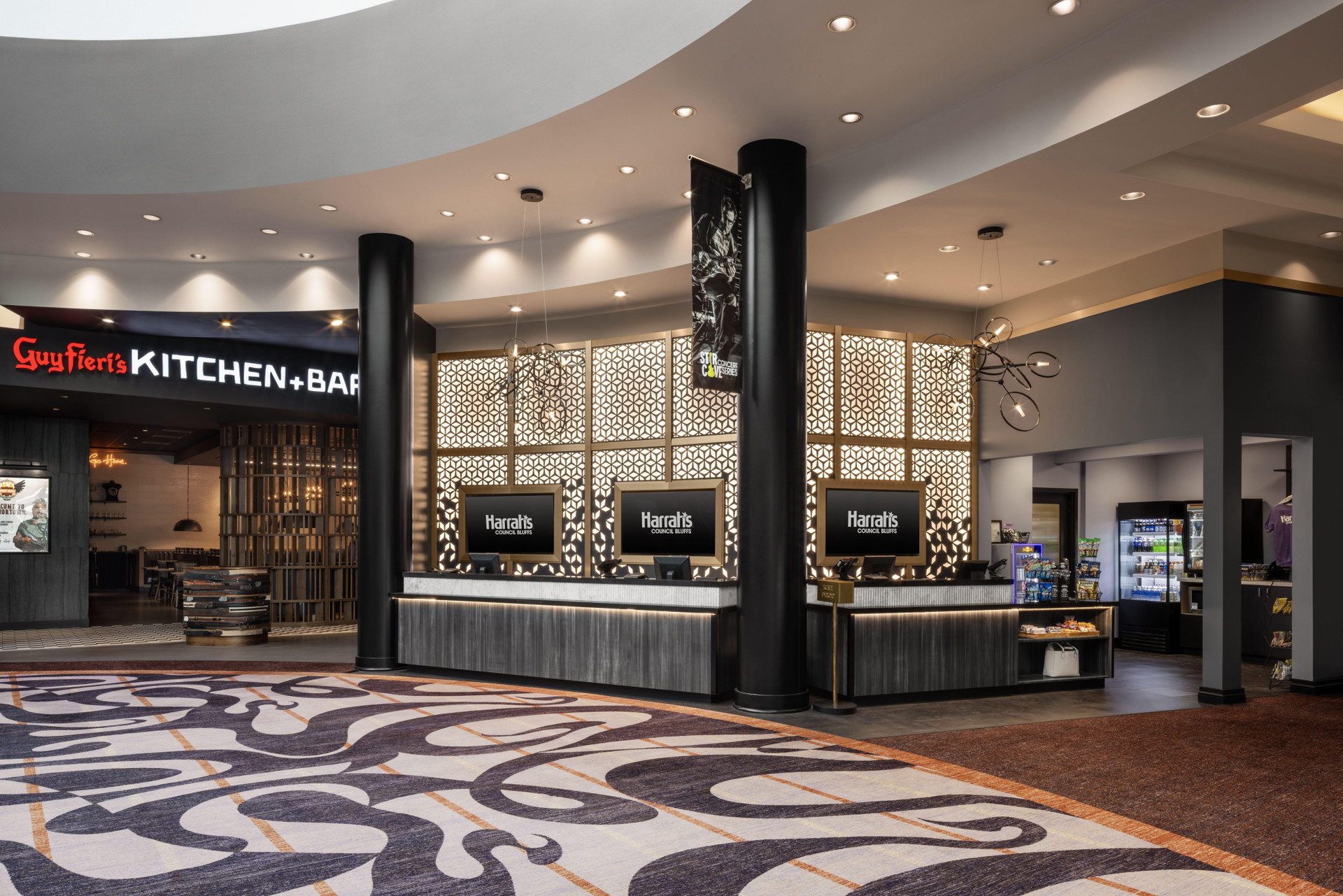 Vista Lobby Harrah's Council Bluffs Hotel & Casino - A Caesars Rewards Destination
