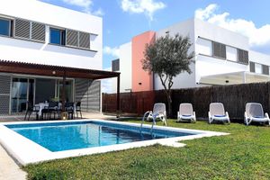 Alquiler Vacacional - Modern style villa with a lot of charm, ideal to enjoy your holidays.