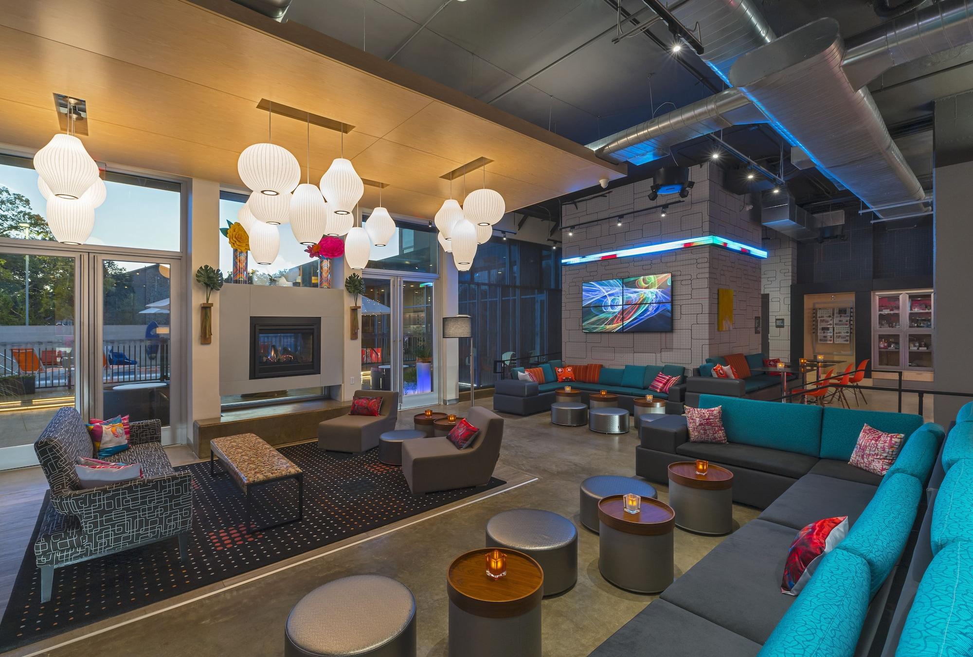Bar/Salón Aloft College Station