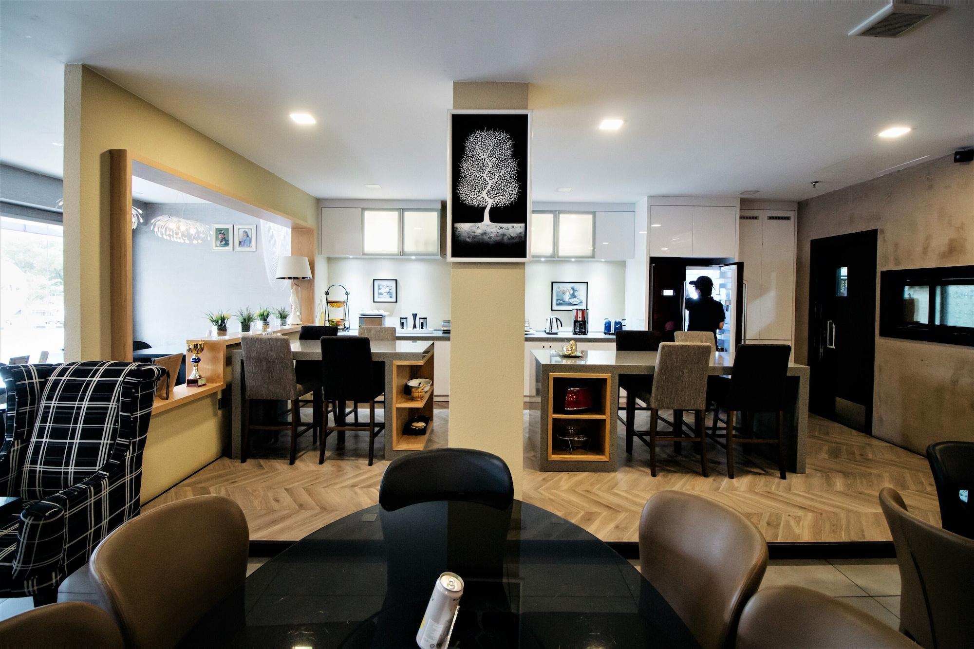 Vista Lobby Traders Inn