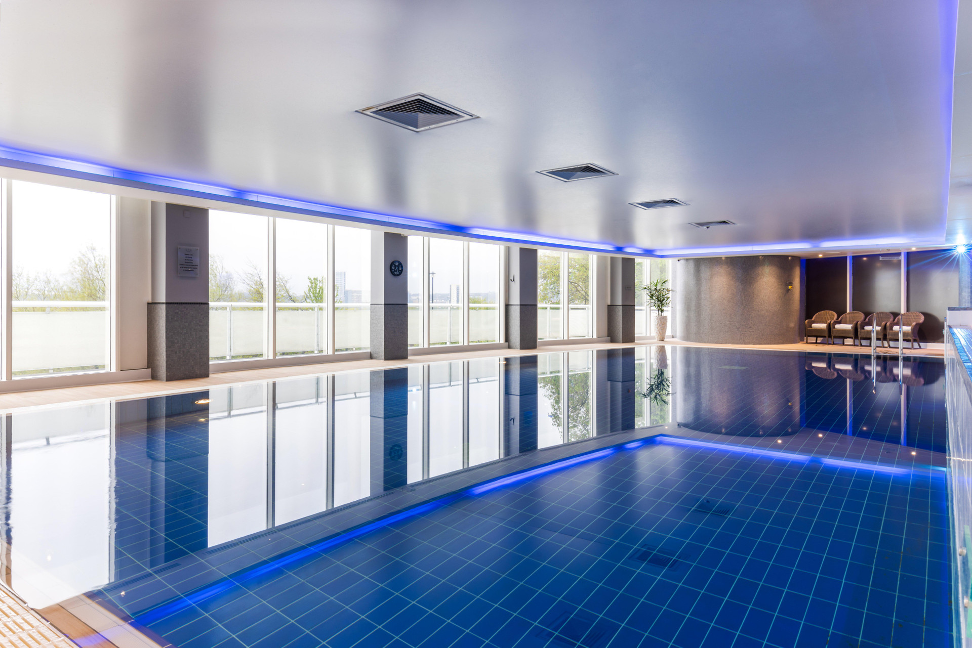 Vista Piscina voco St David's Cardiff by IHG