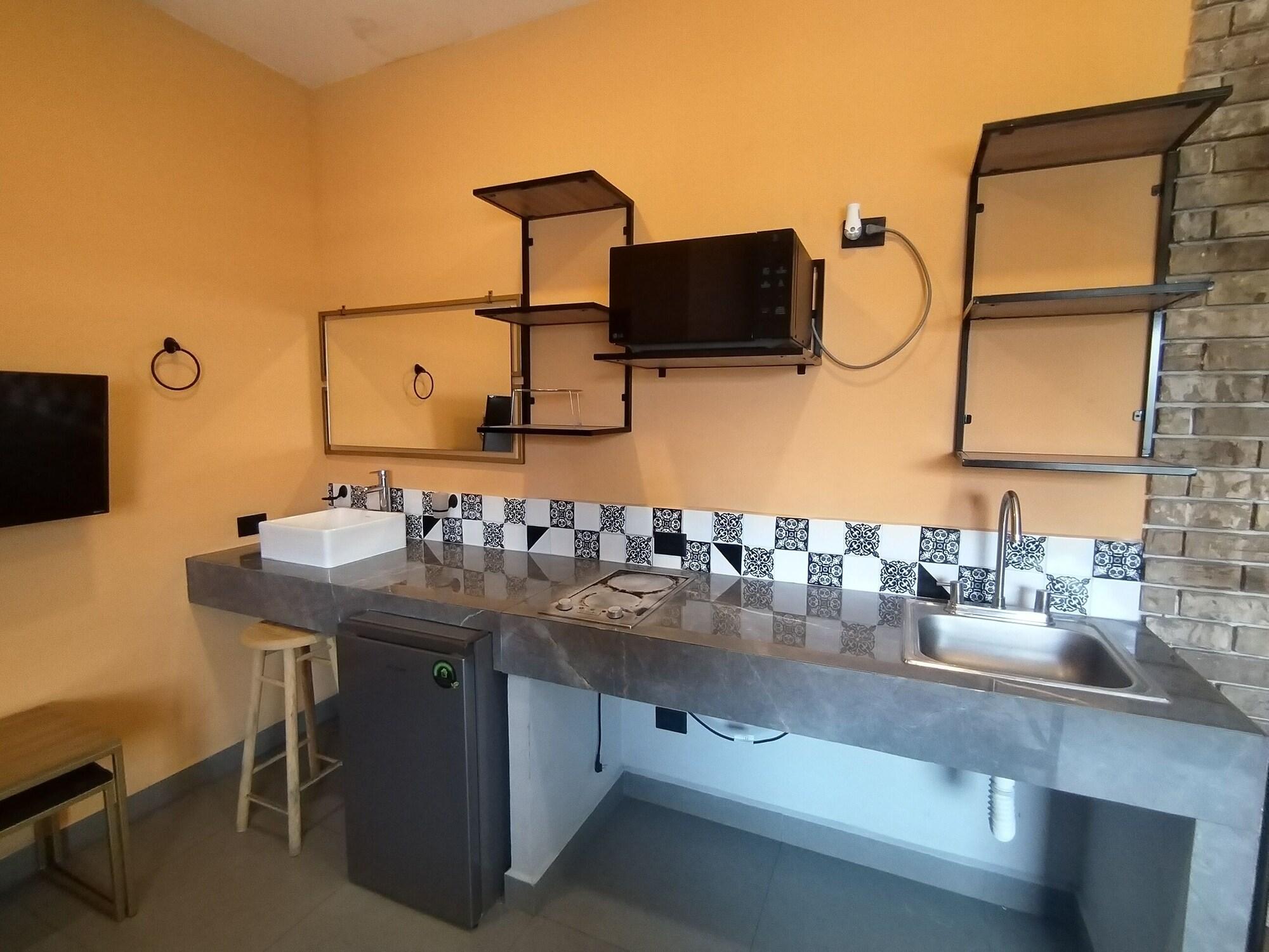 Equipamiento de Habitación Estudios amueblados y equipados con cocineta en ubicación Céntrica MTY