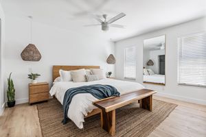 Renta Vacacional - Casa Del Sol - Bike to Beach, Saltwater Pool & Private Backyard