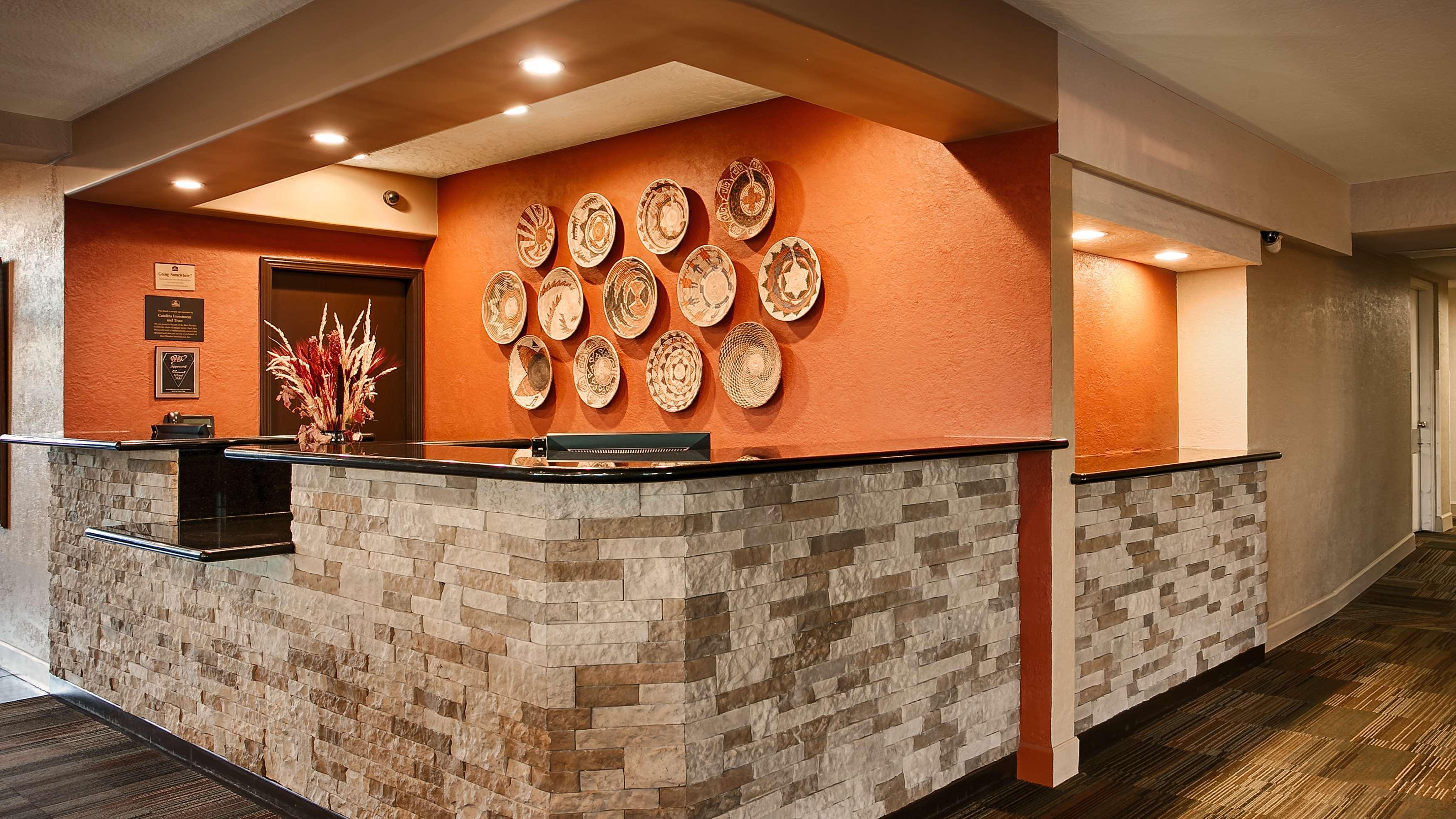 Vista Lobby Best Western Pony Soldier Inn & Suites