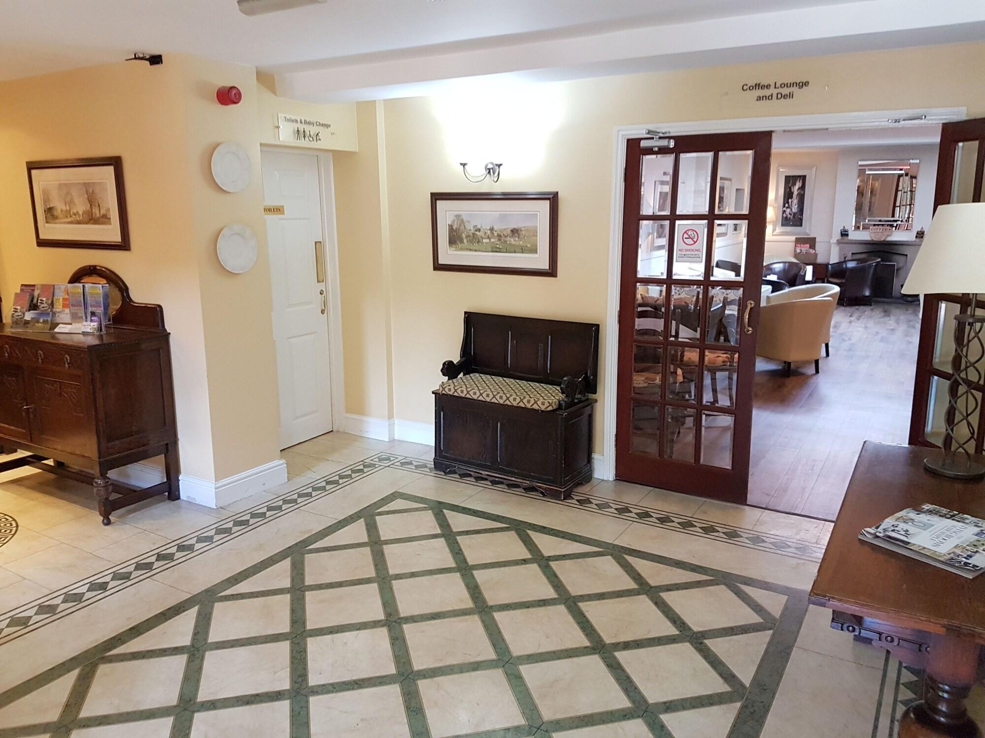 Vista Lobby Roade House Hotel