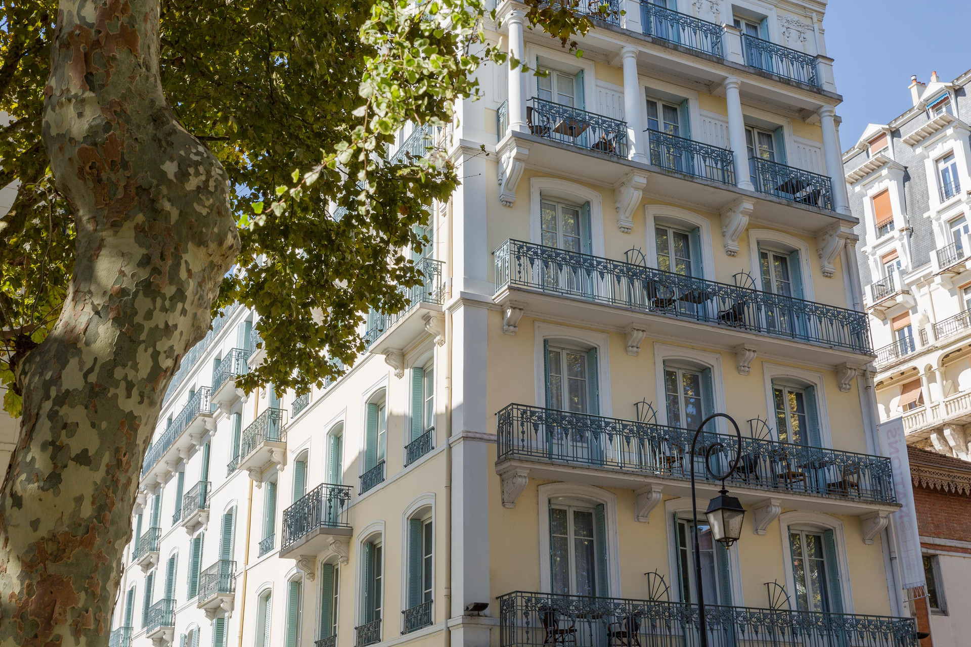 Vista Exterior The Originals Boutique, Hôtel Les Nations, Vichy