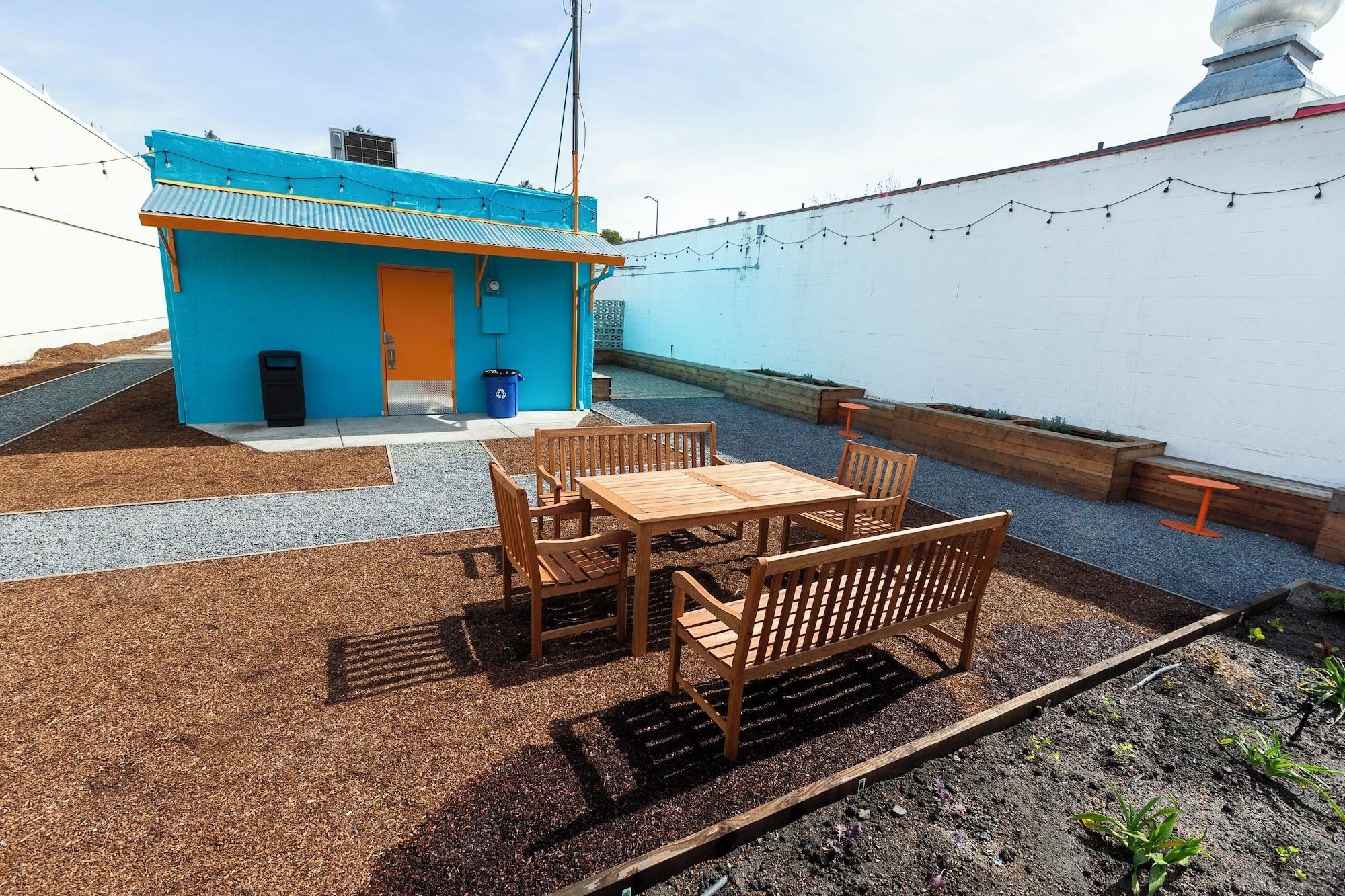 Vista Exterior The Astro