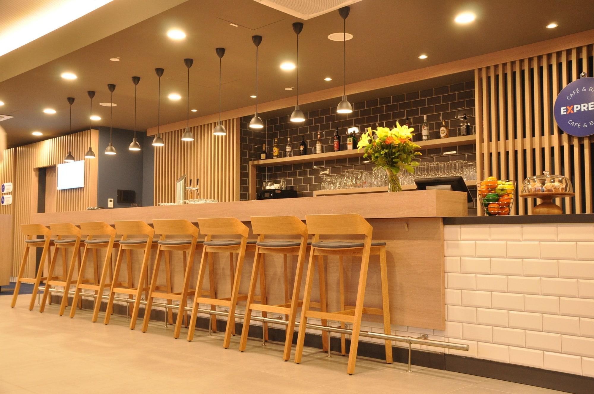 Bar/Salón Holiday Inn Express Sindelfingen by IHG