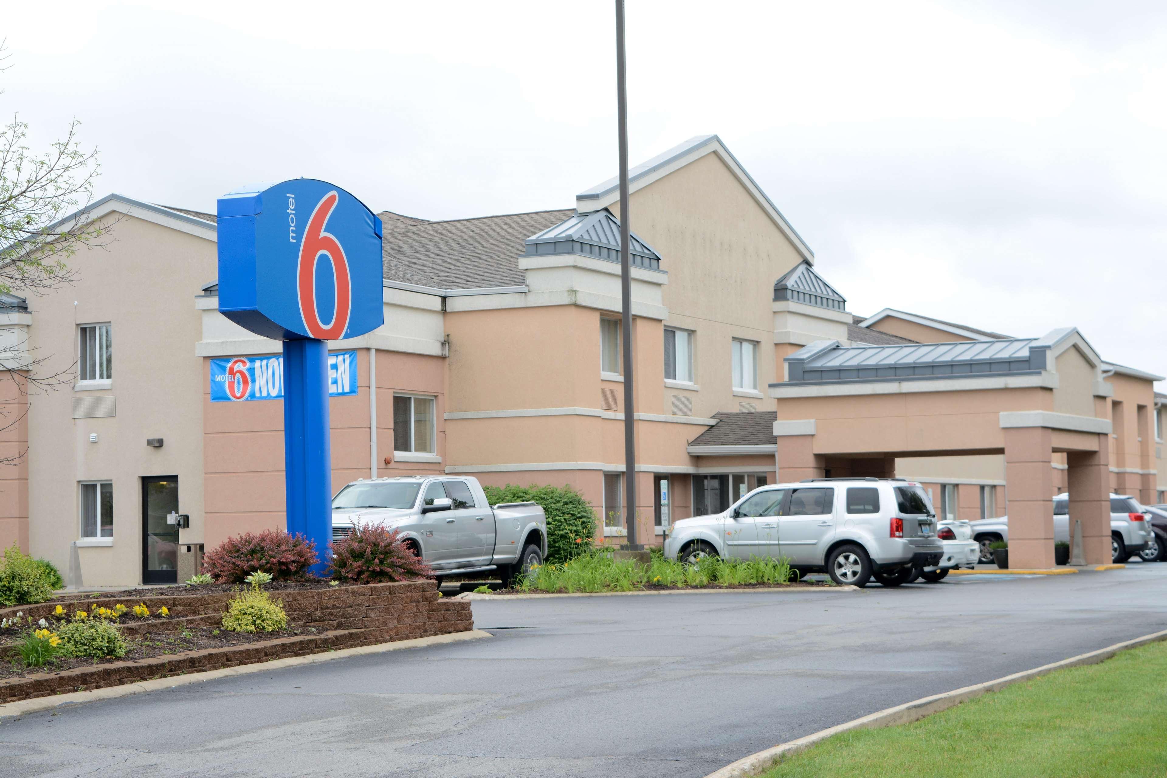 Vista Exterior Motel 6 Anderson, IN - Indianapolis
