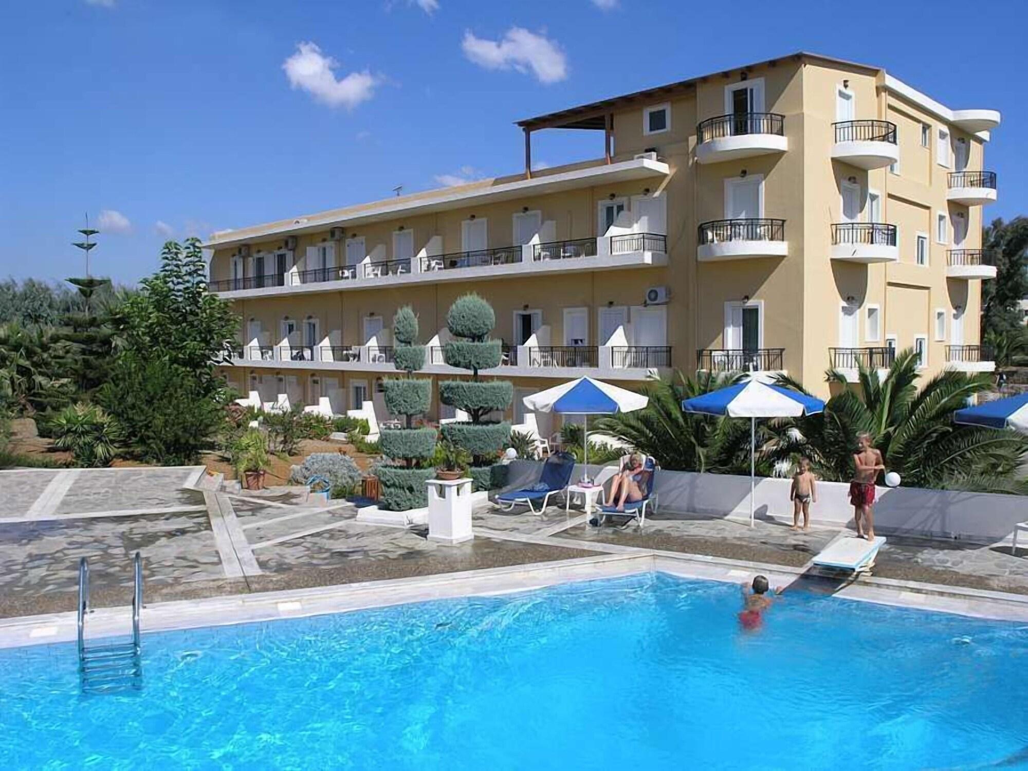 Vista Piscina Vantaris Garden