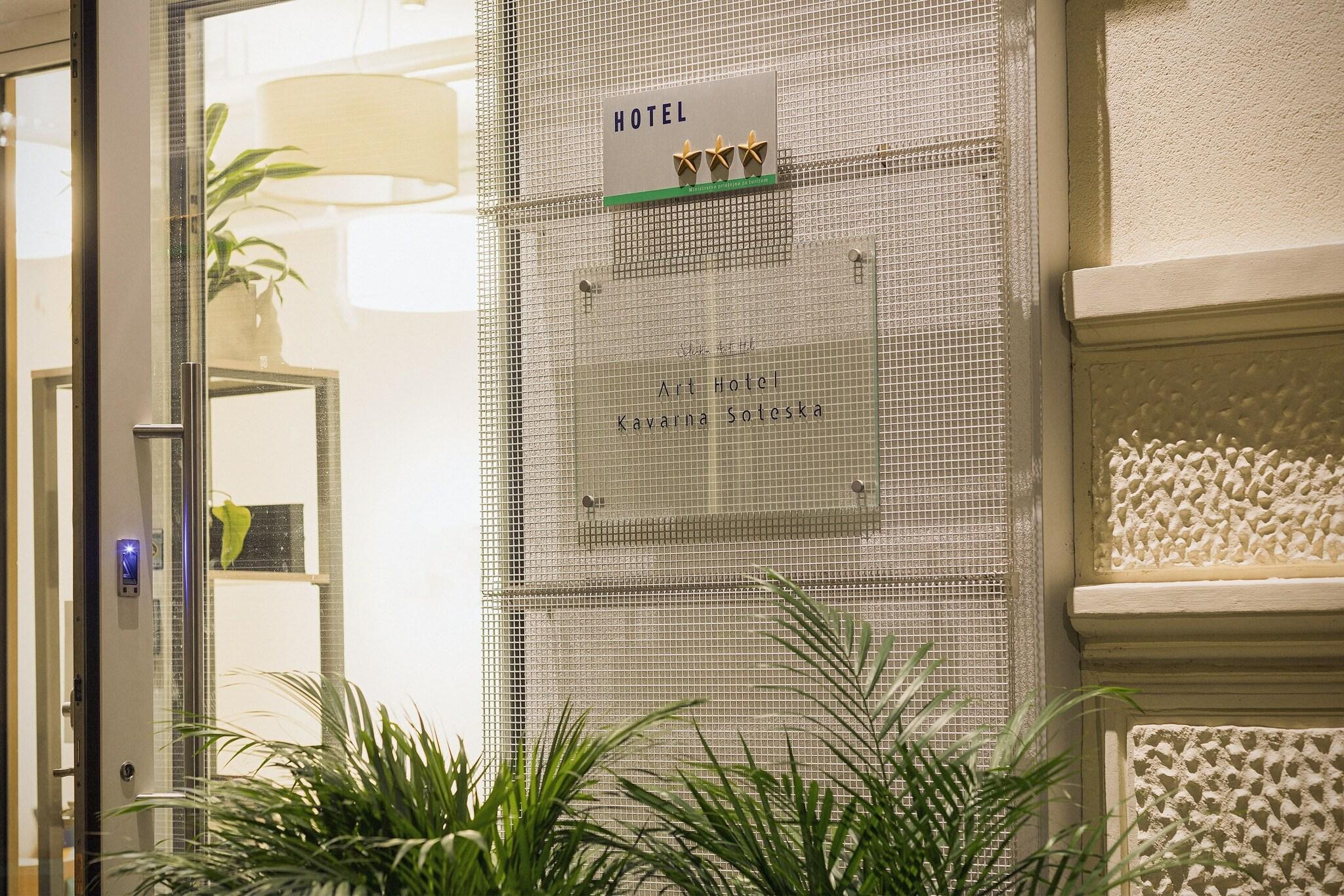 Vista Exterior Hotel Art